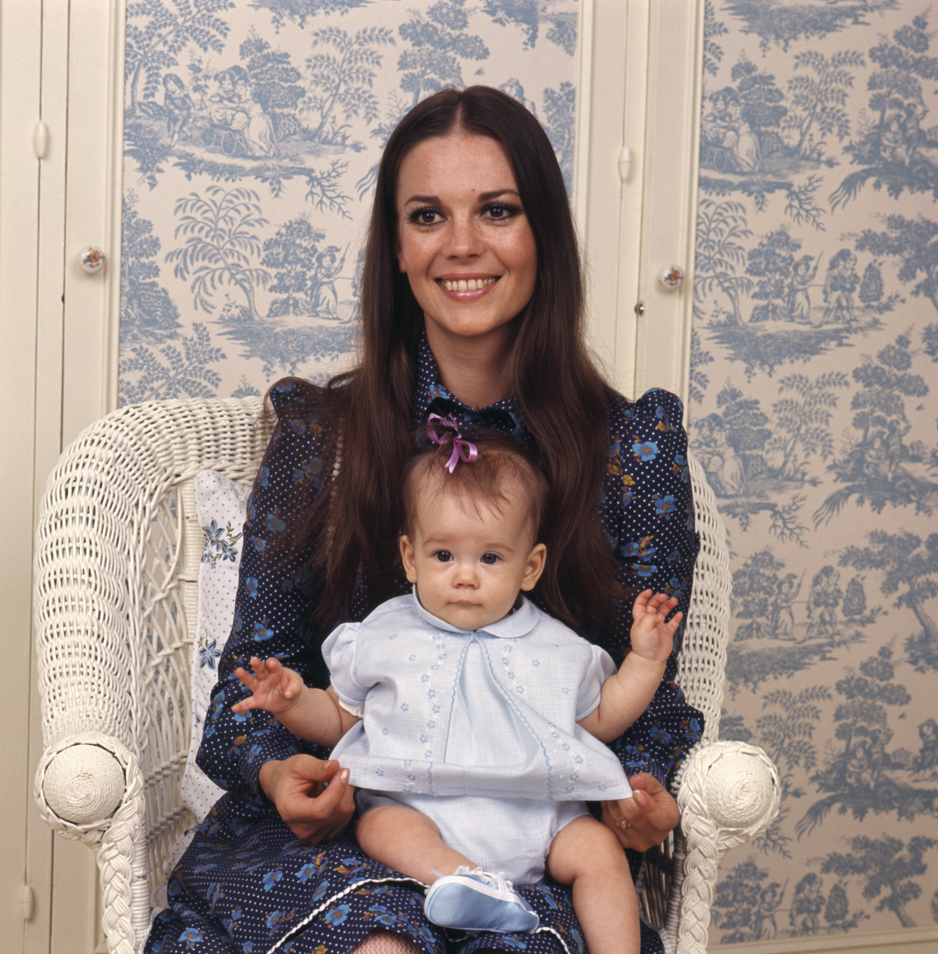 American actress Natalie Wood with her baby daughter Natasha Gregson Wagner circa 1970. | Source: Getty Images