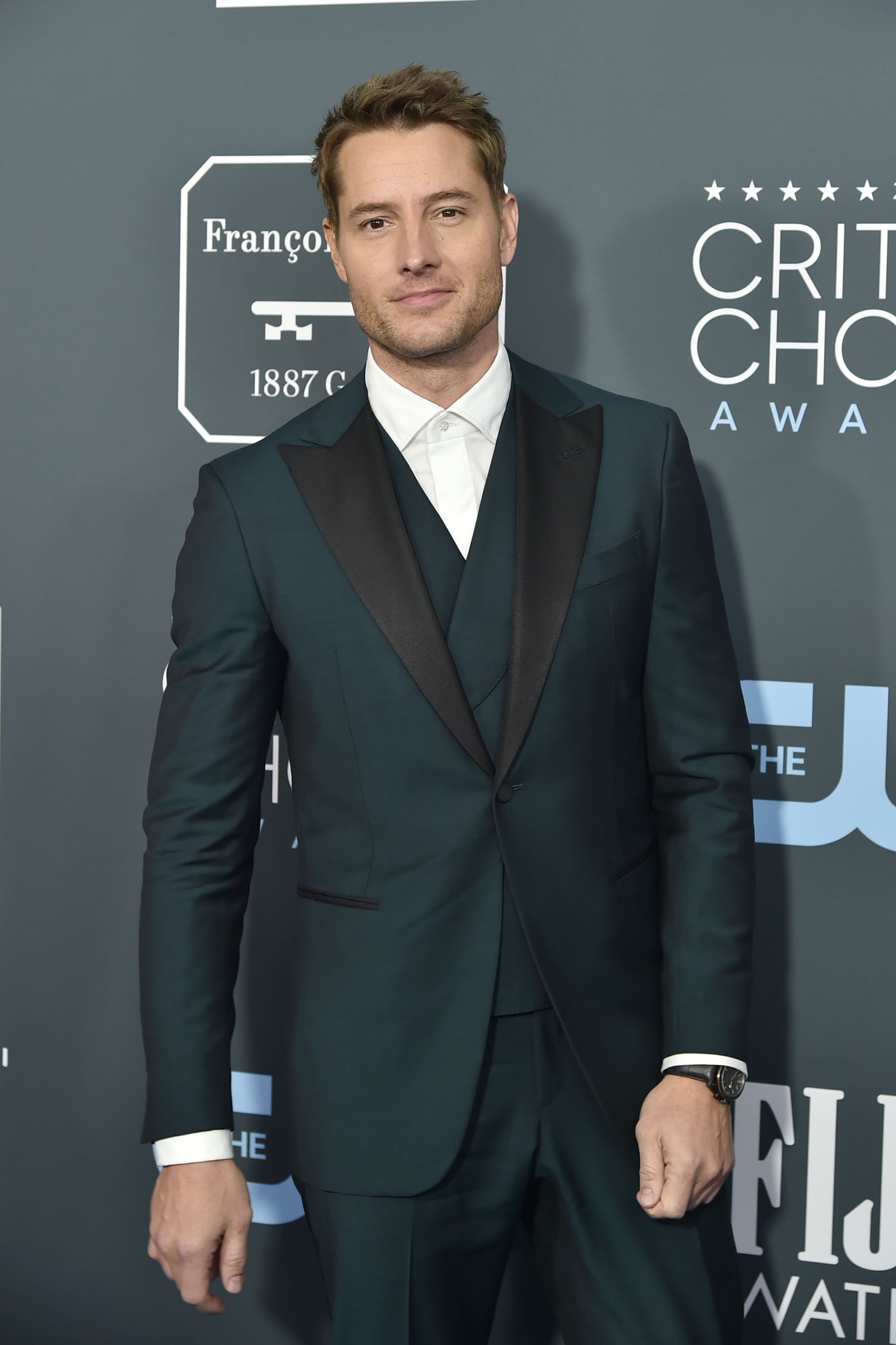 Justin Hartley during the arrivals for the 25th Annual Critics' Choice Awards at Barker Hangar on January 12, 2020 in Santa Monica, CA. | Photo: Getty Images