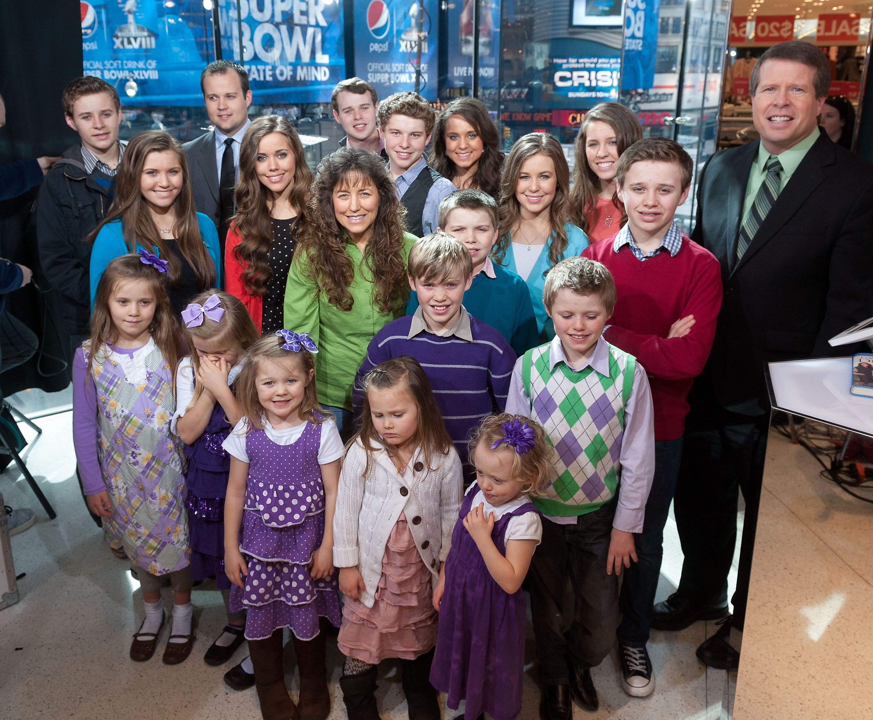 The Duggar family visits "Extra" at their New York studios at H&M in Times Square on March 11, 2014| Source: Getty Images