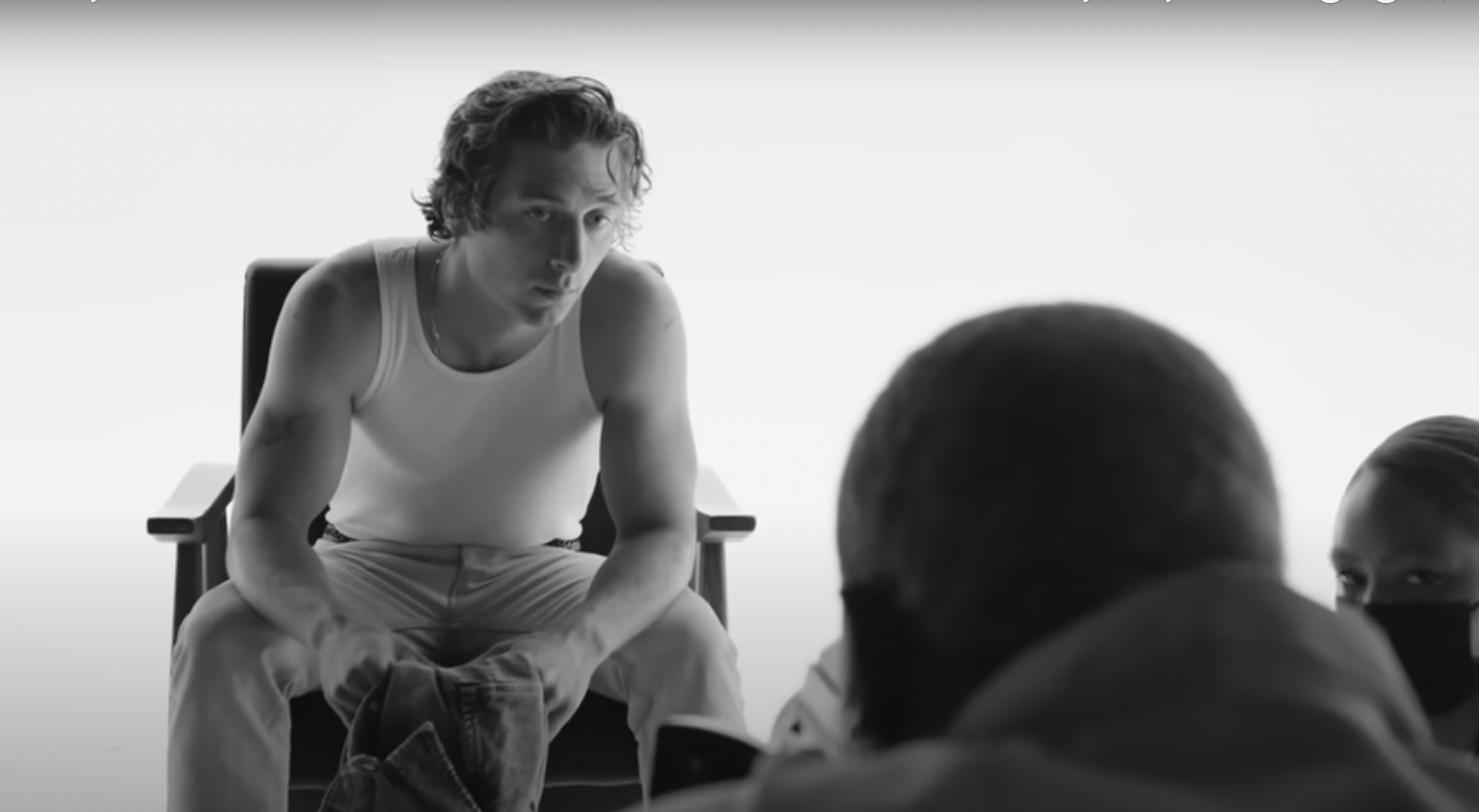 Jeremy Allen White in a feature by In Style, published on August 3, 2022 | Source: Youtube/instyle