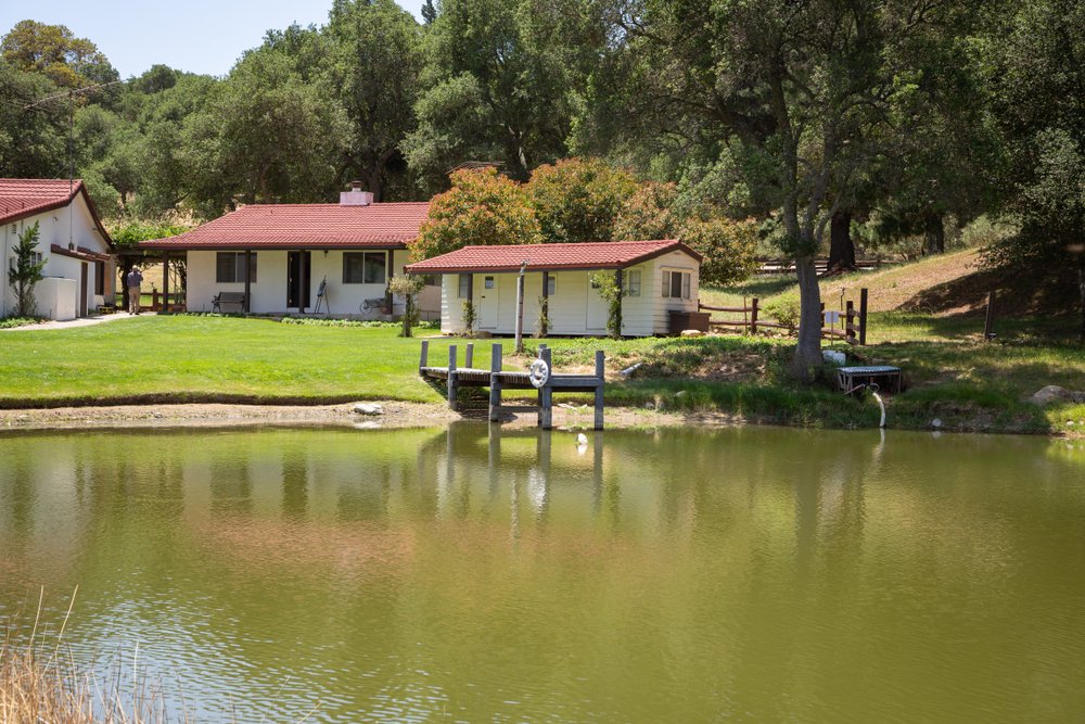 President Ronald Reagan and First Lady Nancy Reagan's Rancho del Cielo vacation cottage along Lake Lucky, in Goleta, California on May 31, 2014 | Photo: Shutterstock/VDB Photos