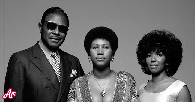 Portrait of American singer Aretha Franklin (center), her father, Baptist preacher CL (born Clarence LaVaughn) (1915 - 1984), and her sister her sister, fellow singer Erma (1938 - 2002), New York, 1971. | Source: Getty Images