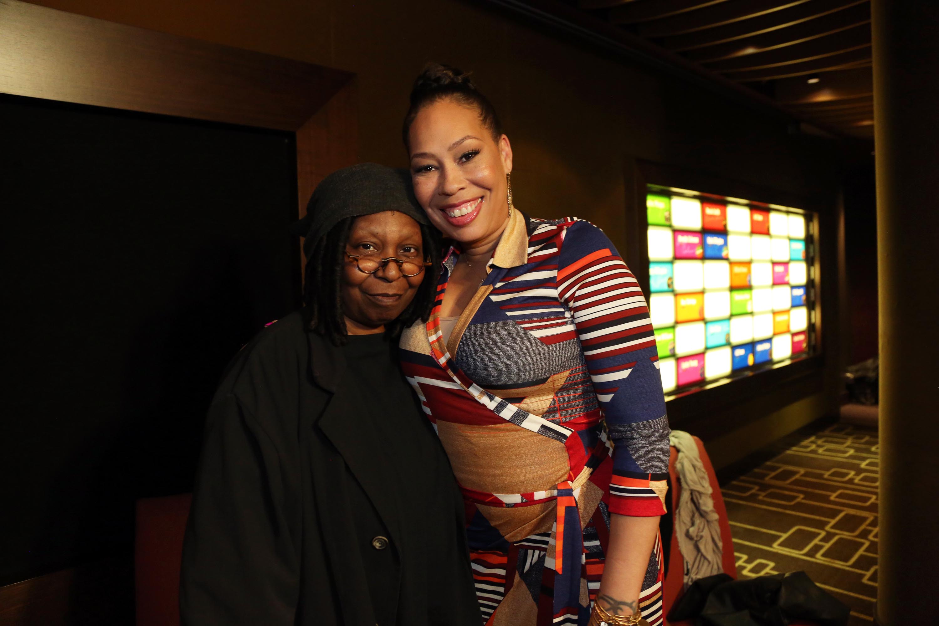 Whoopi Goldberg und Tochter Alex Martin Dean bei der BET Upfronts Präsentation 2015 im Jazz at Lincoln Center am 23. April 2015 in New York City | Quelle: Getty Images