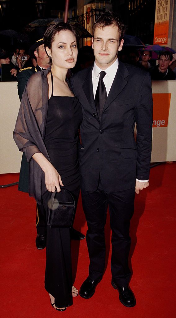 Angelina Jolie and Jonny Lee Miller at 1998 Bafta British Academy Film Awards in London | Source: Getty Images