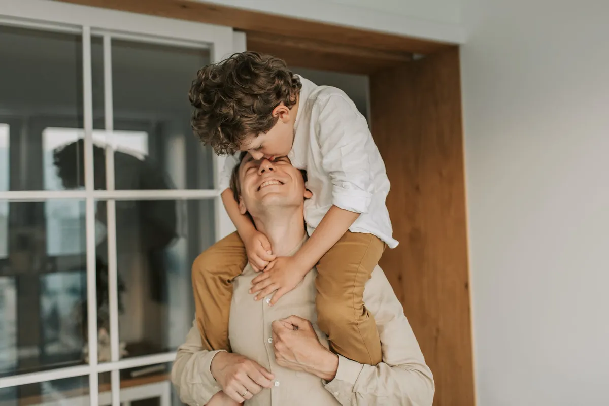 Papa était revenu pour Ari. | Source : Pexels