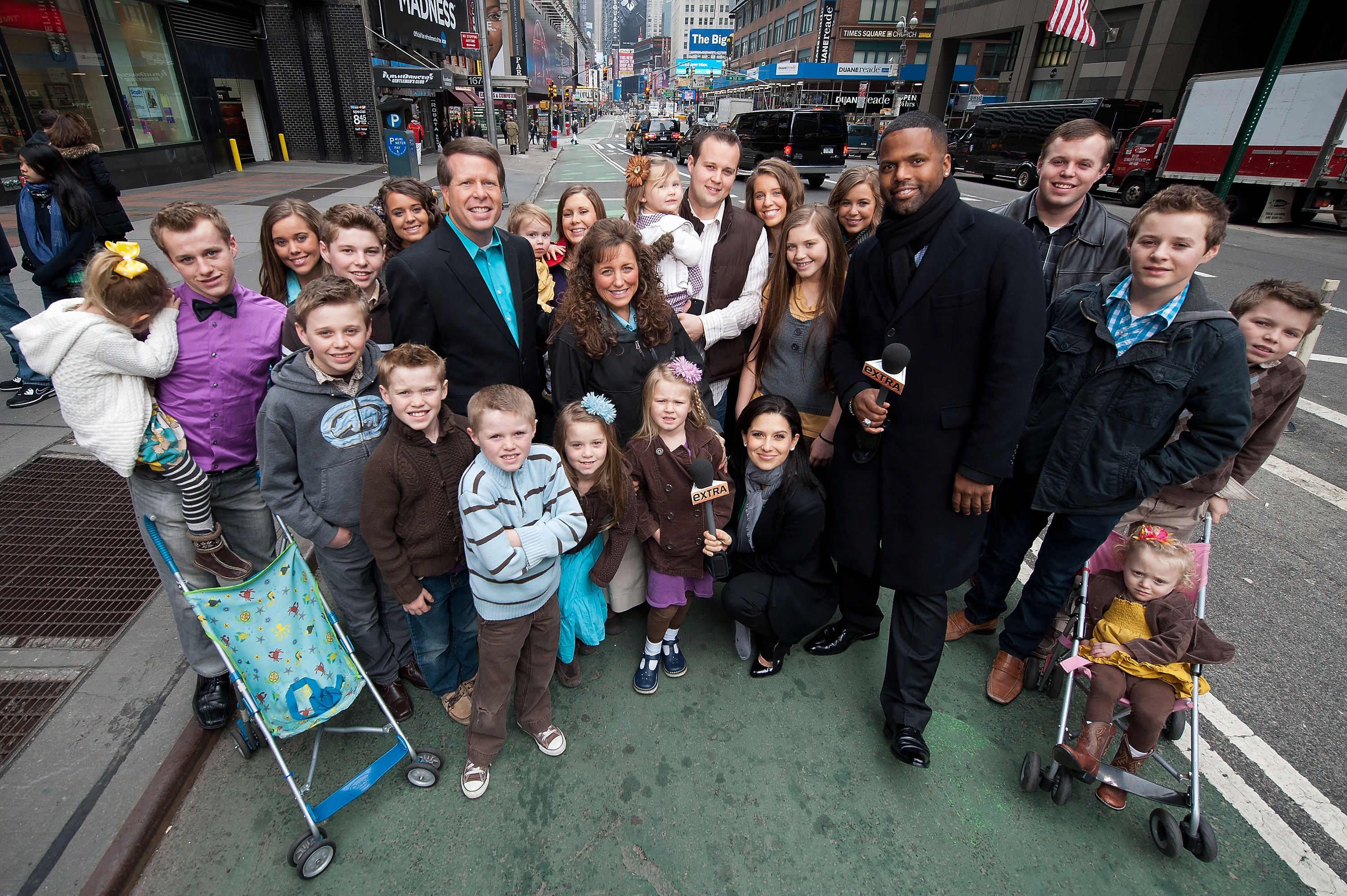AJ Calloway and Hilaria Baldwin smile with the Duggar family during their visit to "Extra" in Times Square on March 11, 2013 in New York City. | Source: Getty Images