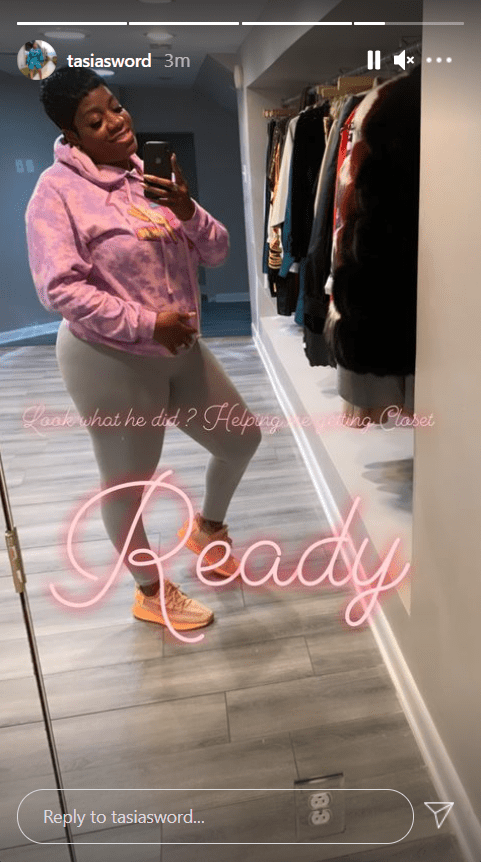 Fantasia cradles her baby bump in a beautiful mirror selfie shared on her Instagram page | Photo: Instagram/tasiasworld