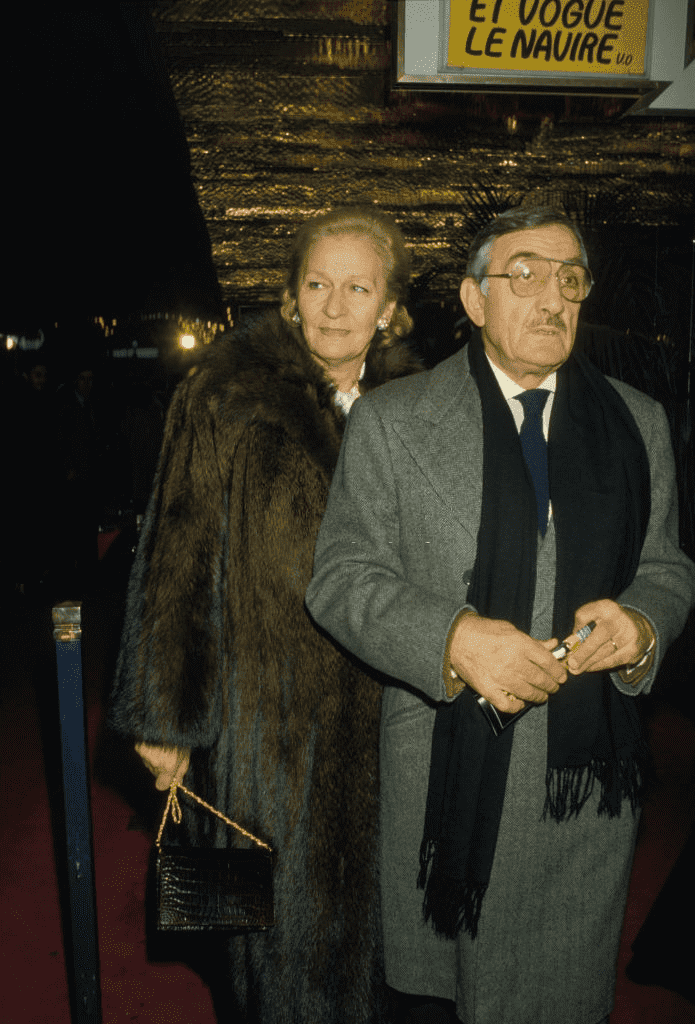 Lino Ventura et sa femme Odette à la 1ère du film "Canicule" à Paris le 10 janvier 1984, France. | Photo : Getty Images Lino Ventura et sa femme Odette à la 1ère du film "Canicule" à Paris le 10 janvier 1984, France. | Photo : Getty Images