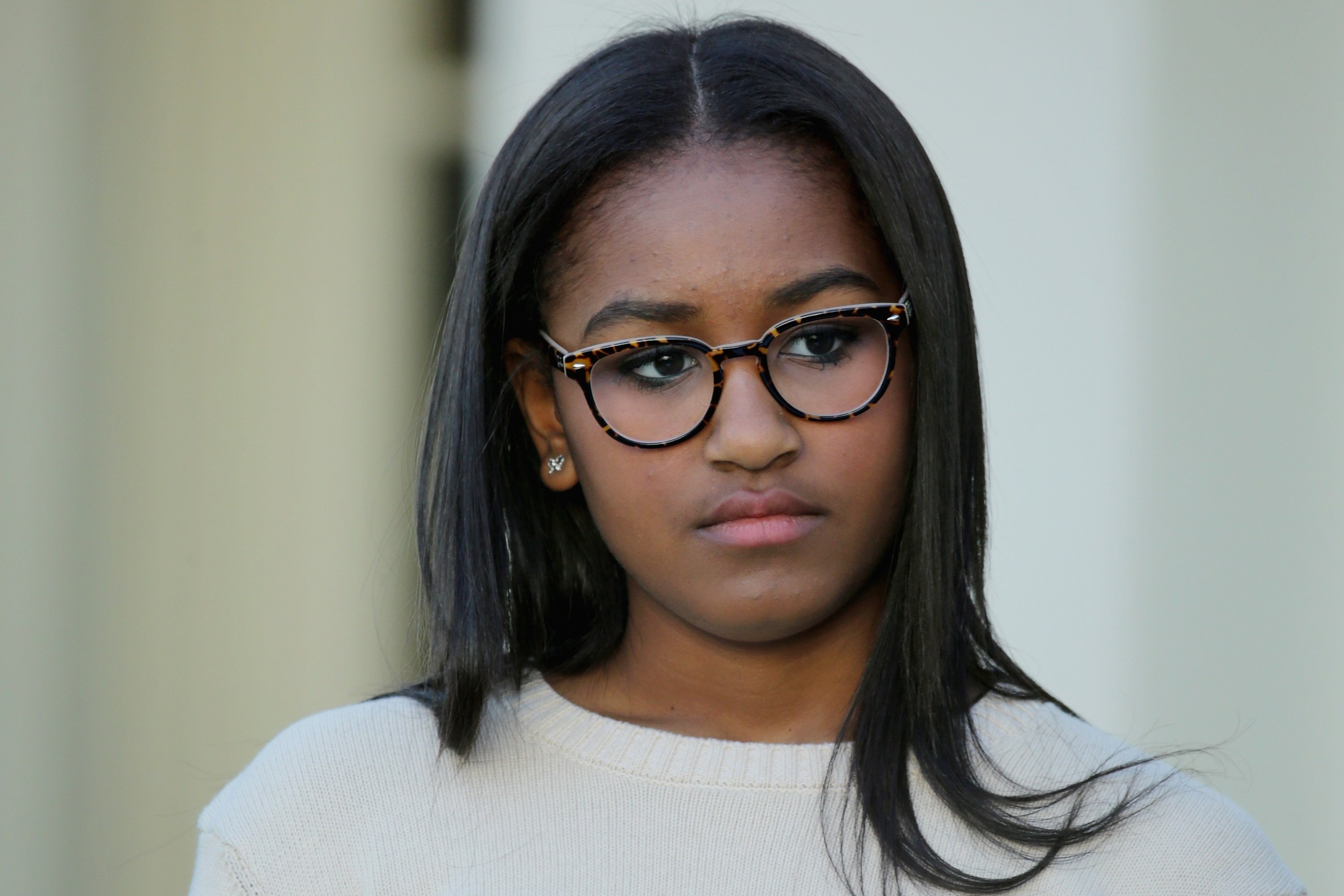 Sasha Obama during the annual turkey pardoning ceremony in the Rose Garden at the White House November 25, 2015. | Photo: GettyImages