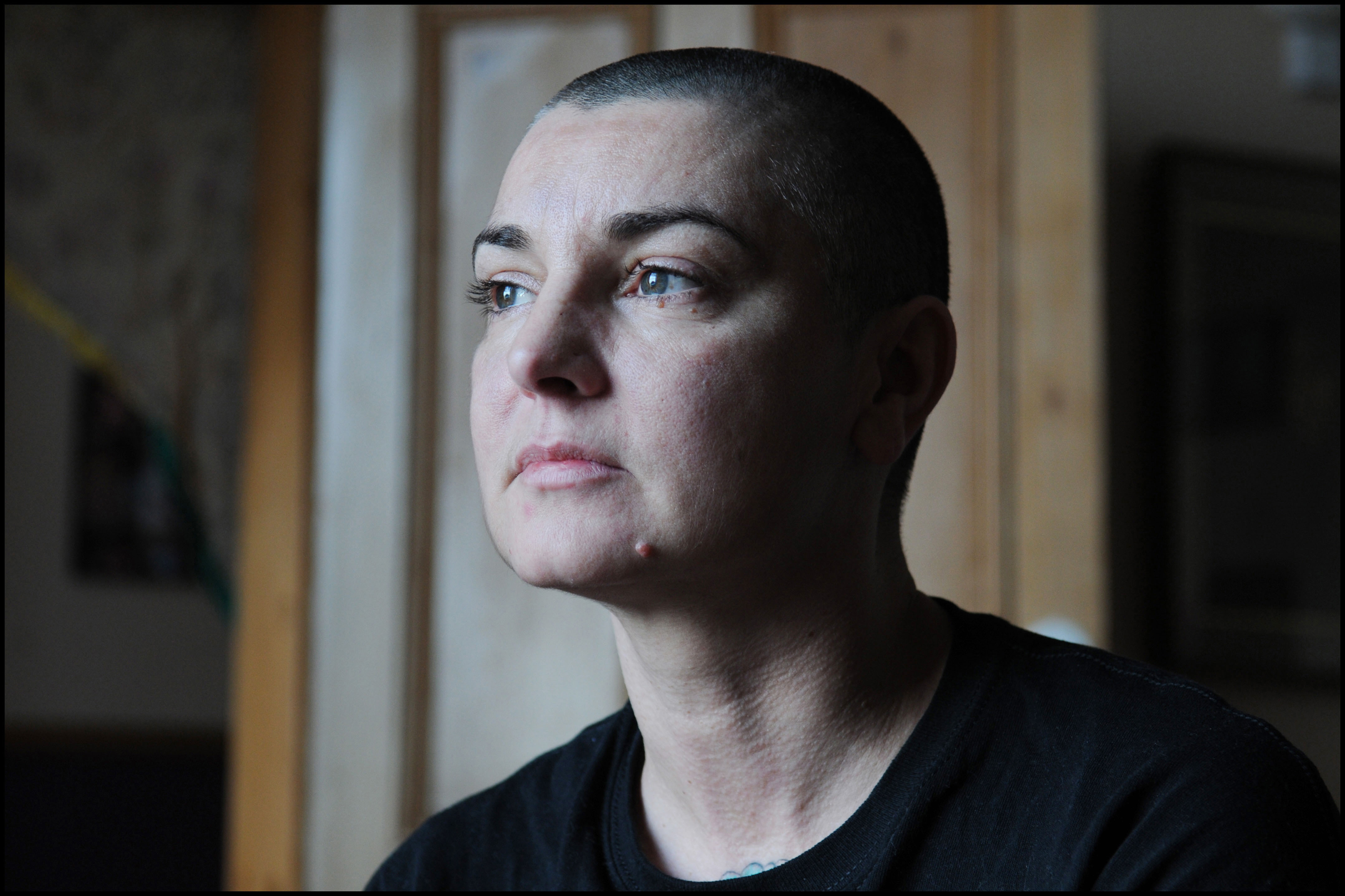 Sinéad O'Connor posing at home in County Wicklow, Ireland on February 3, 2012 | Source: Getty Images