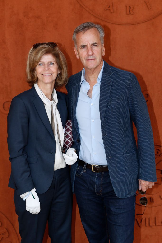  Le journaliste Bernard de La Villardiere et son épouse Anne assistent à l'Open de Tennis de France 2019 - Jour 1 à Roland Garros le 26 mai 2019 à Paris, France. | Photo : Getty Images