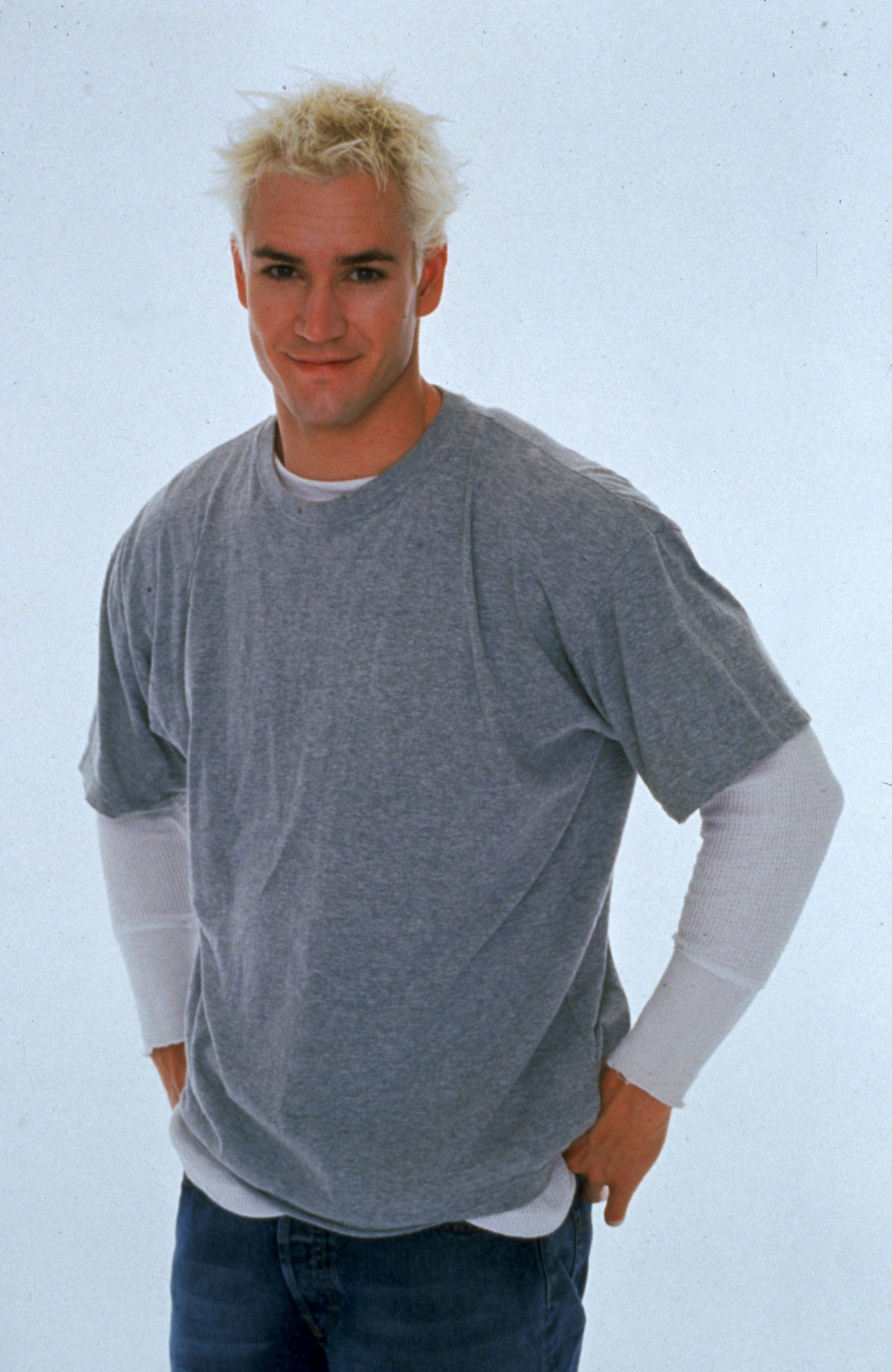 The actor poses for a portrait for the television series "Beer Money" on July 25, 2001 | Source: Getty Images