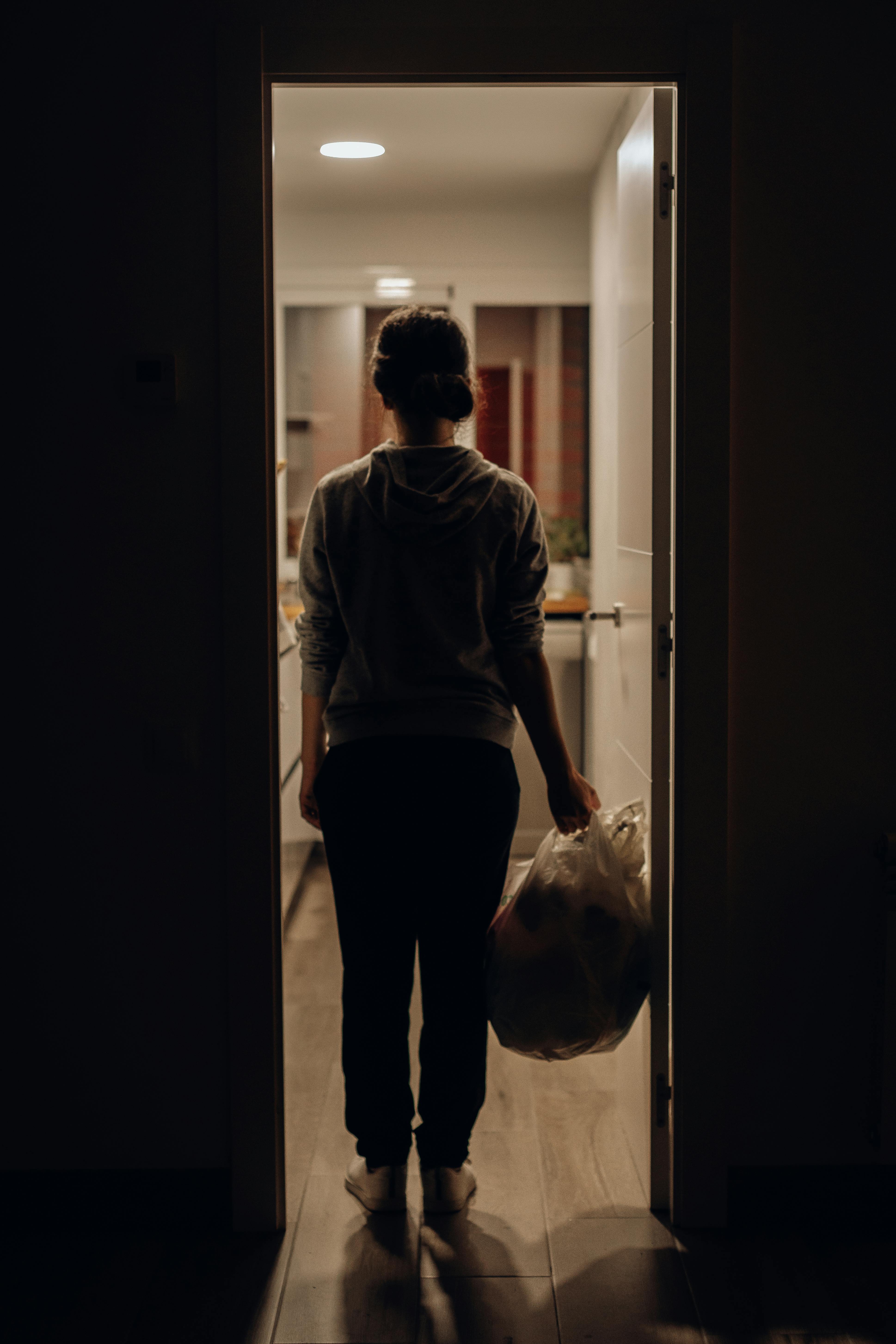 A woman holding a full trash bag | Source: Pexels