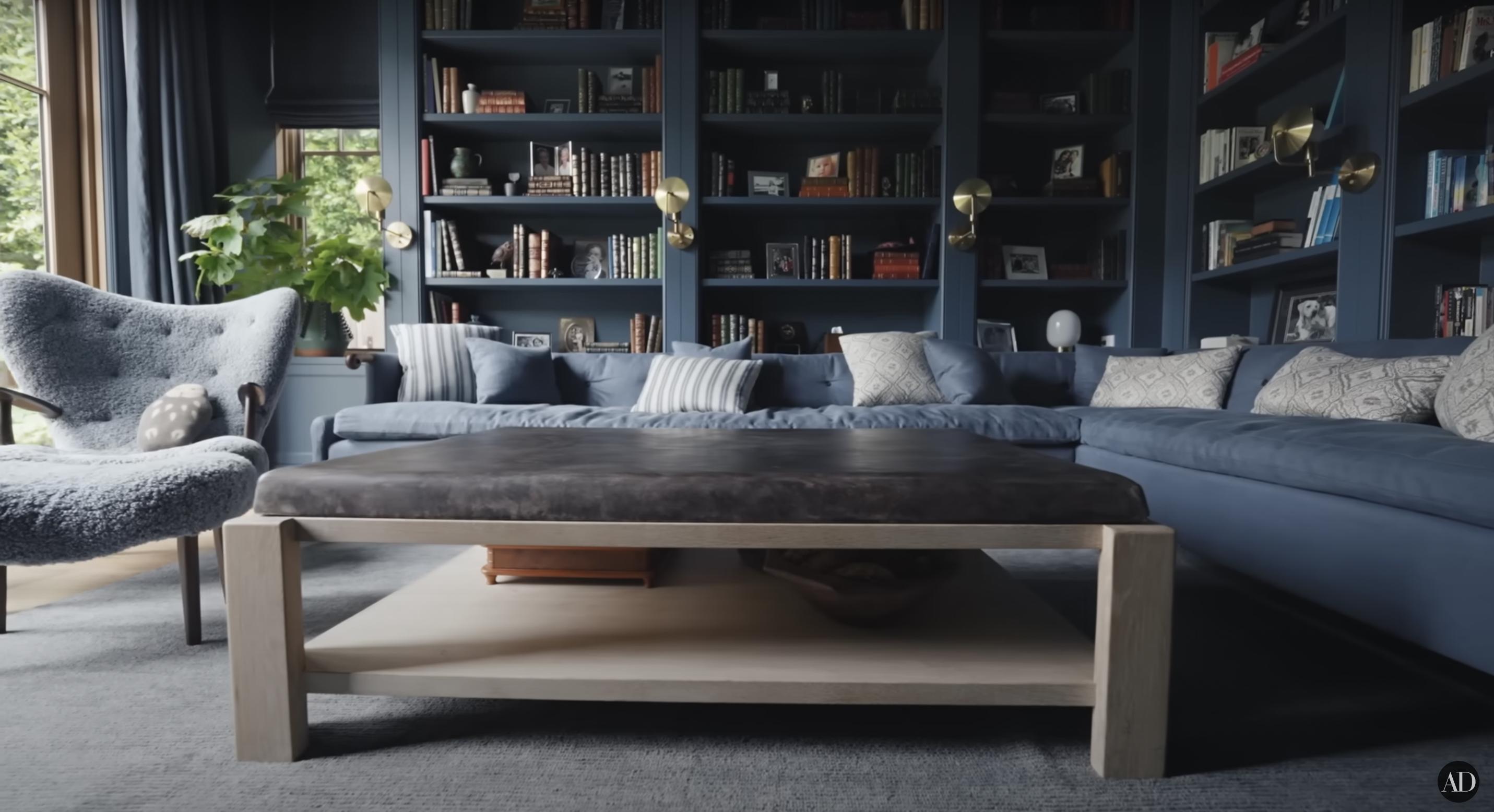 Jennifer Garner's library, dated September 3, 2024 | Source: YouTube/@Archdigest