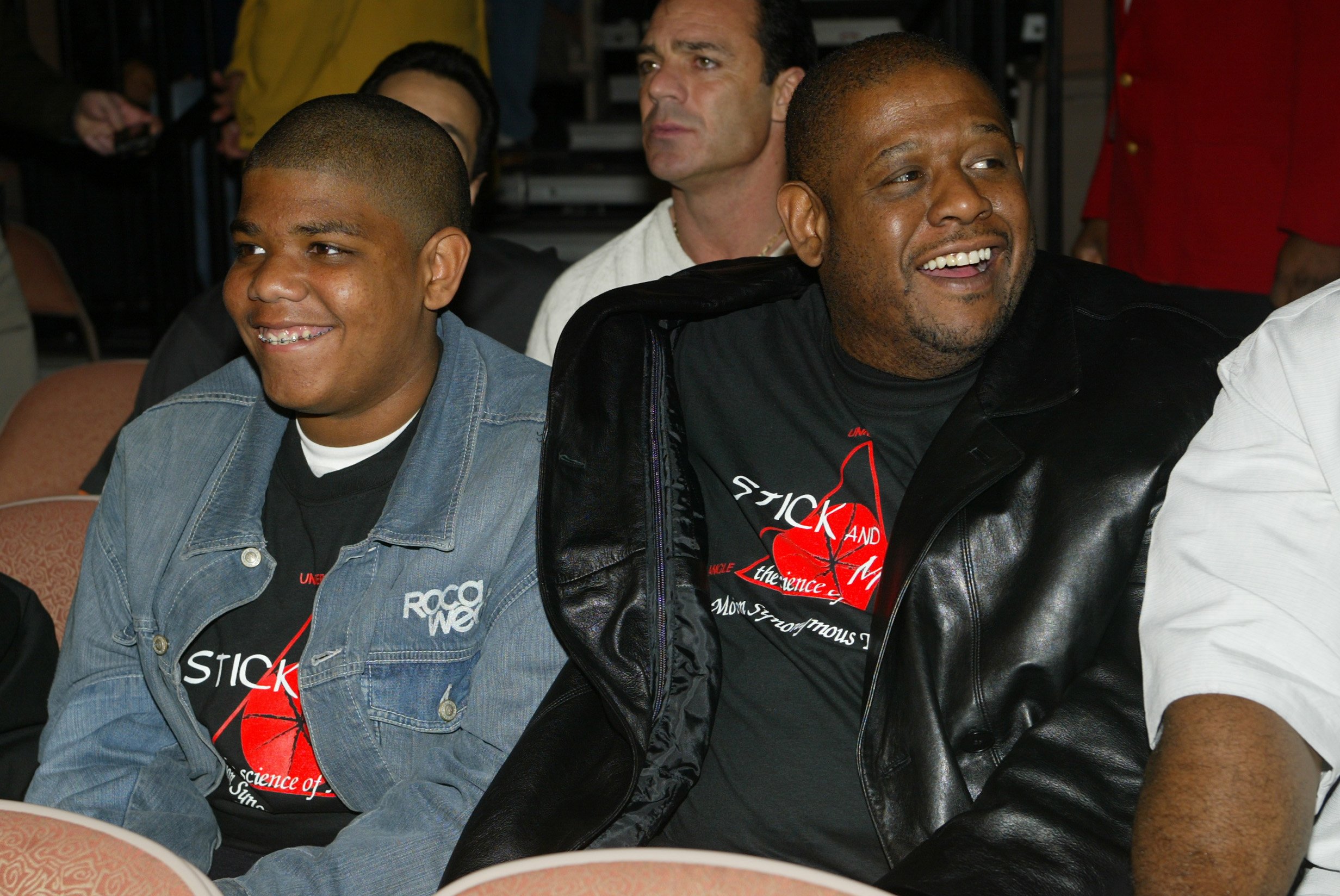 Forest Whitaker ve oğlu Ocean Whitaker, 31 Ocak 2004'te Nevada, Las Vegas'ta Mandalay Bay Hotel'de düzenlenen UFC 46-Revenge or Repeat Ultimate Fighting Championship'e katıldı.  |  Kaynak: Getty Images