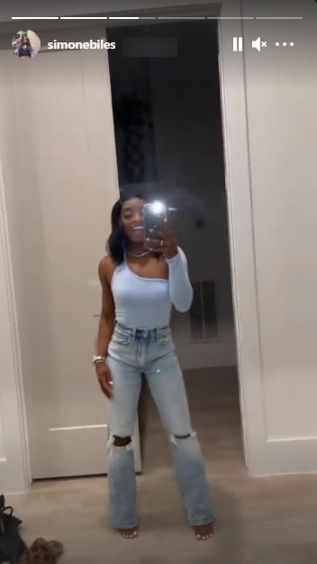 Olympic medalist Simone Biles looking beautiful in a blue top and ripped jeans as she steps out on a date night | Photo: Instagram/simonebile