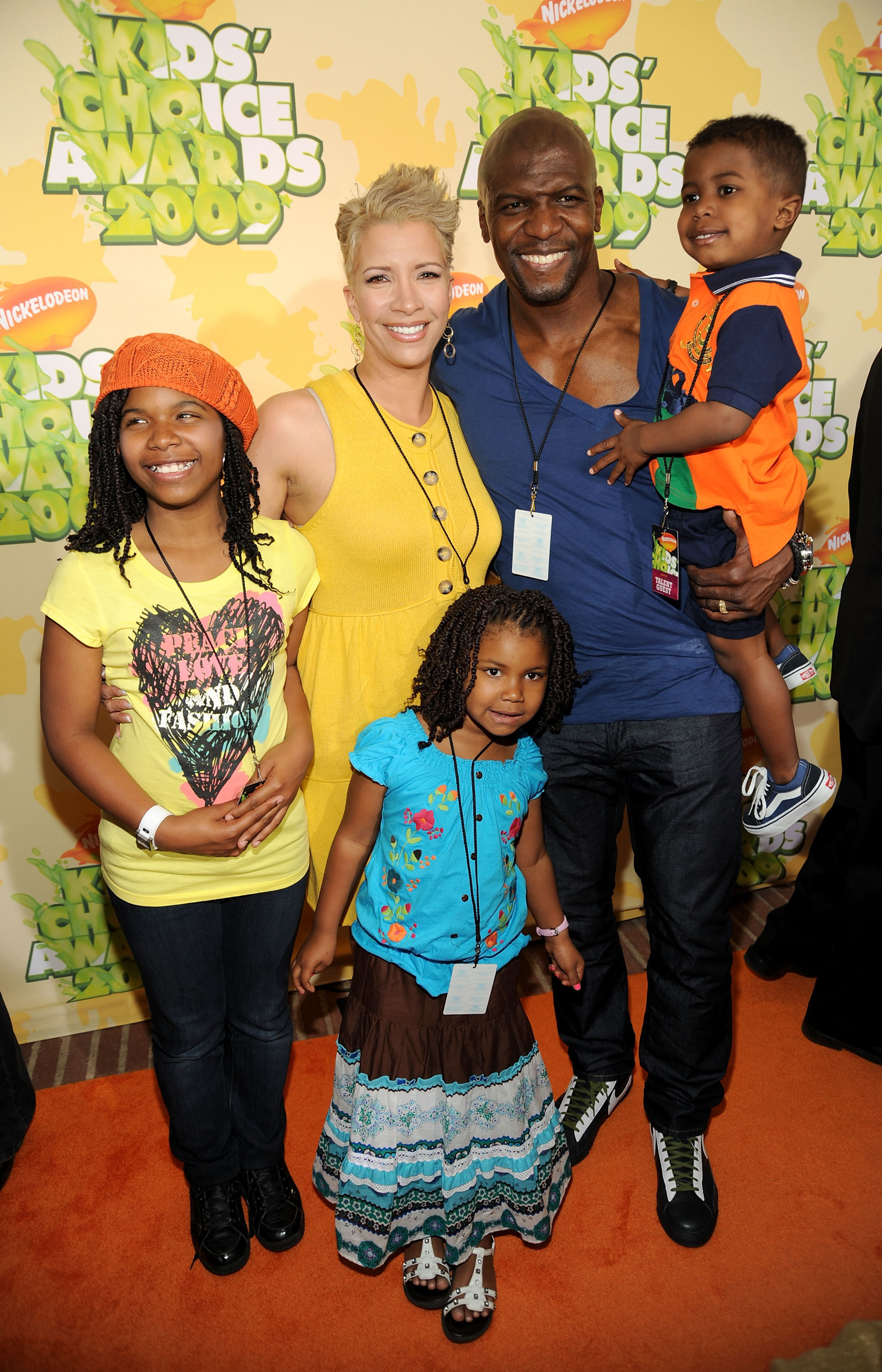 The "America's Got Talent" host with his wife and kids at Nickelodeon's Kids' Choice Awards at UCLA's Pauley Pavilion on March 28, 2009 in Westwood, California | Source: Getty Images