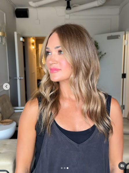 Carrie Underwood shows off her new hairdo, dated August, 2025 | Source: Instagram/carrieunderwood