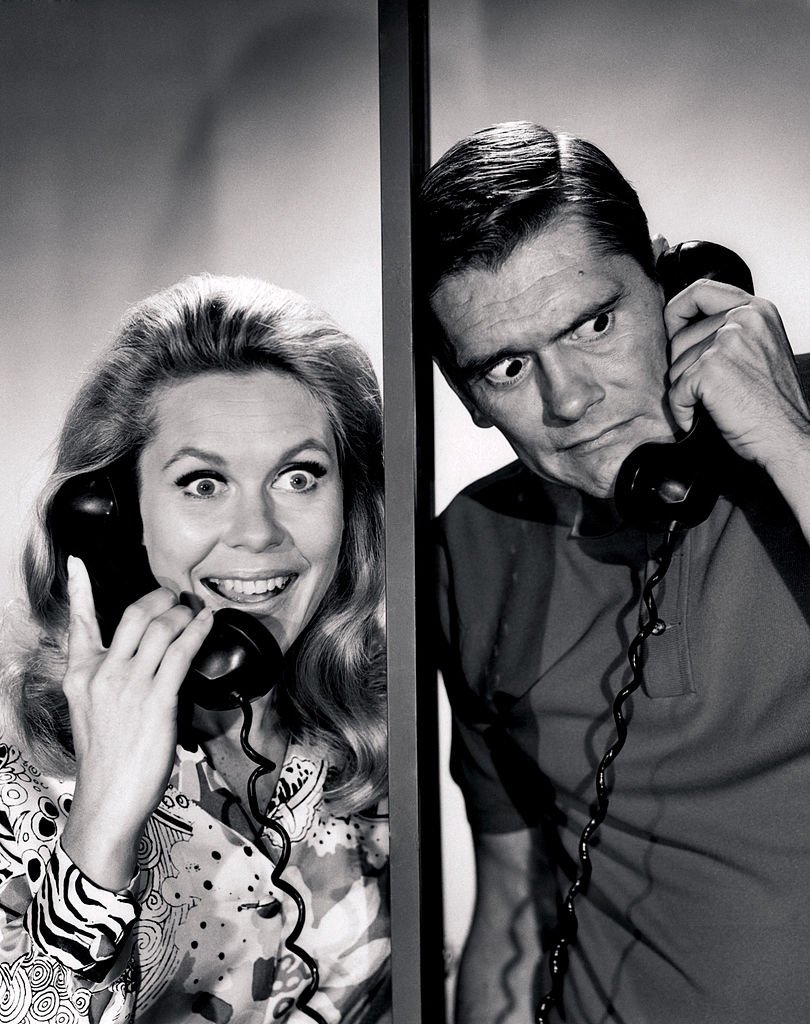 Elizabeth Montgomery and Dick York on the set of "Bewitched" | Photo: Getty Images