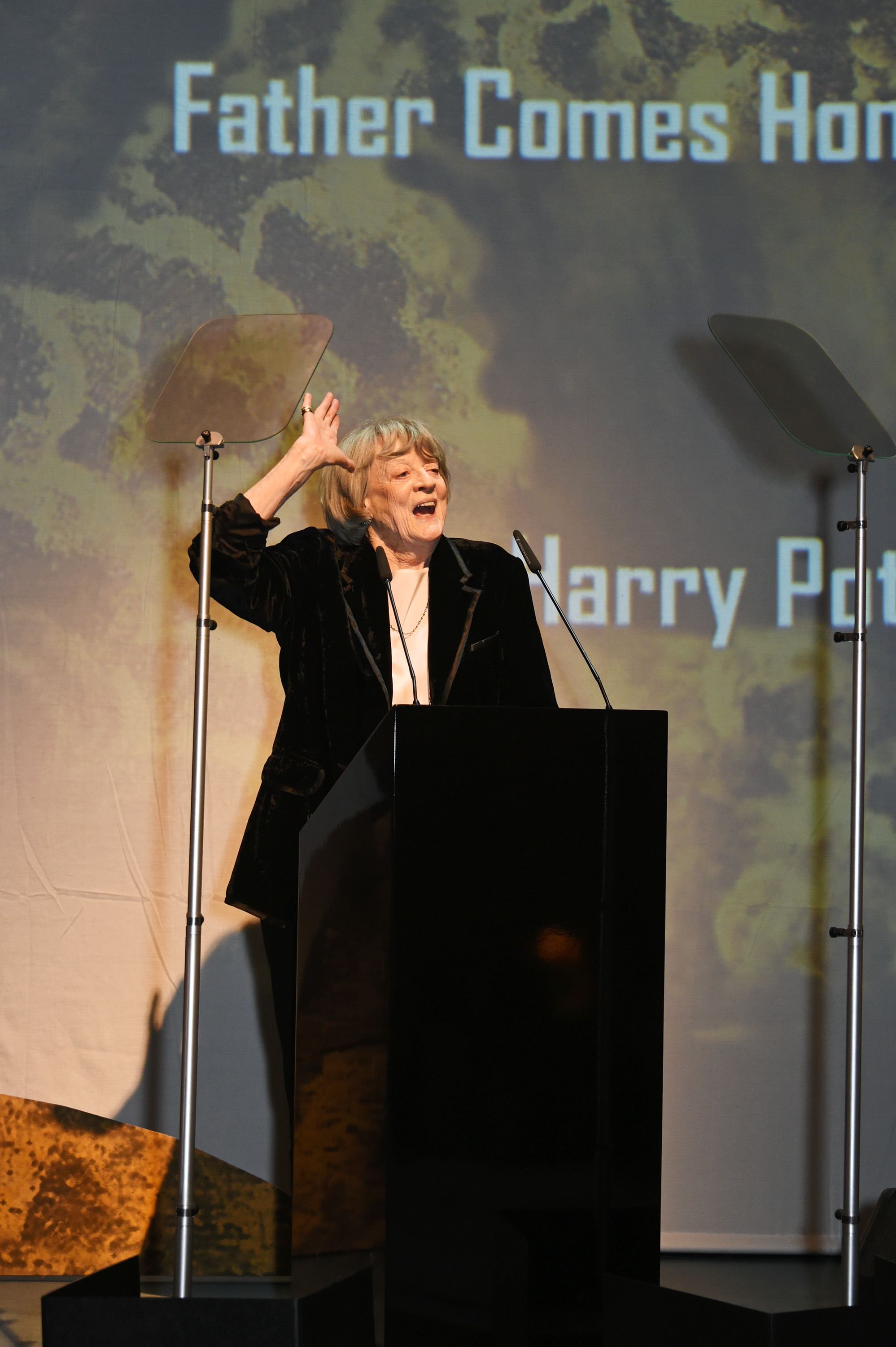 Maggie Smith speaks onstage at the 62nd London Evening Standard Theatre Awards on November 13, 2016, in London, England. | Source: Getty Images