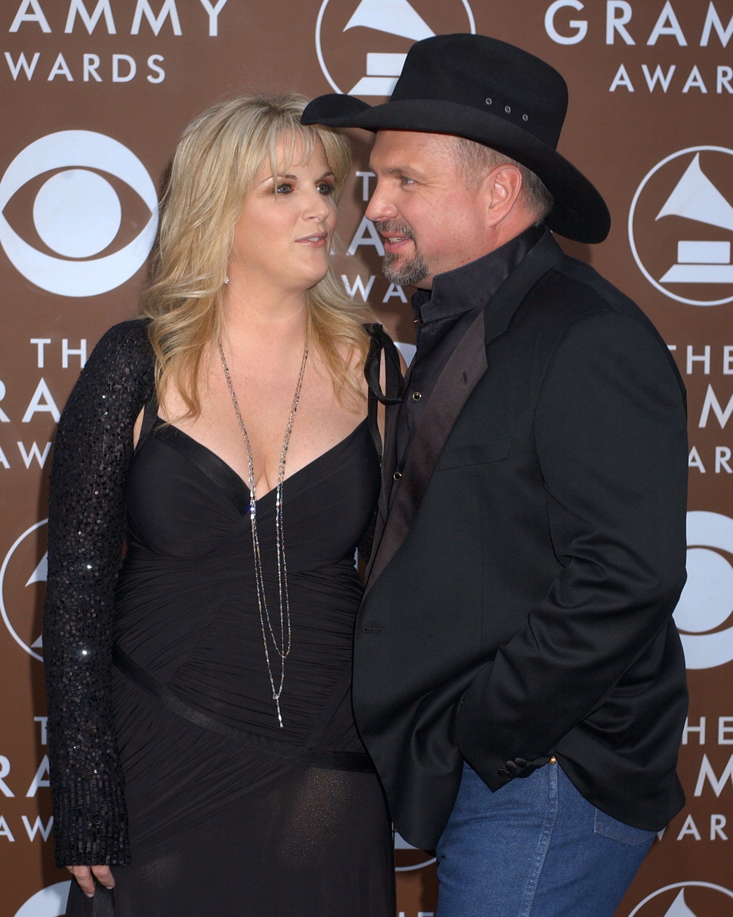 Trisha Yearwood and Garth Brooks at the 48th Grammy Awards show on February 08, 2006 | Source: Getty Images