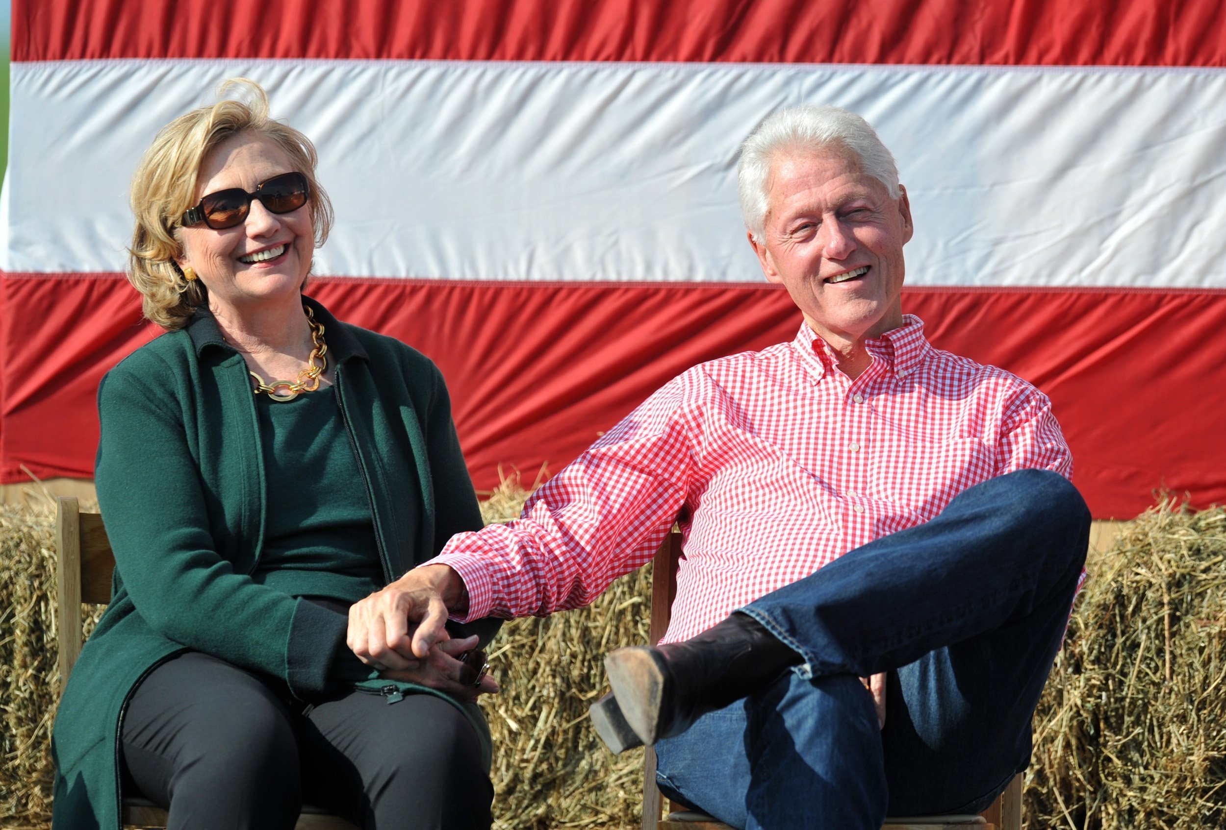 Bill and Hillary Clinton at the 37th Harkin Steak Fry in Indianola, Iowa | Photo: Getty Images