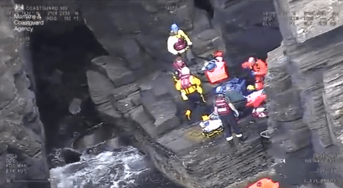 Garcon De 14 Ans Tombe D Une Attraction Video Un jeune Français de 14 ans a été sauvé après être tombé d'une falaise