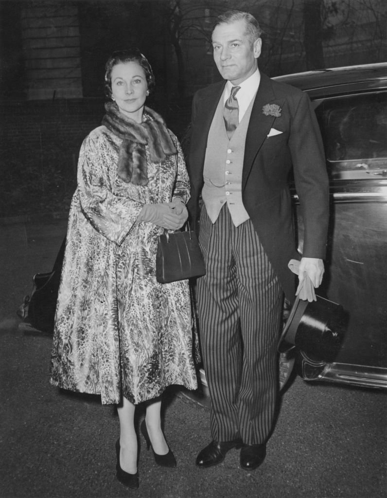 Vivien Leigh and Laurence Olivier at Holy Trinity Church in London for the wedding of Miss Leigh's daughter,  December 1957 | Photo: GettyImages