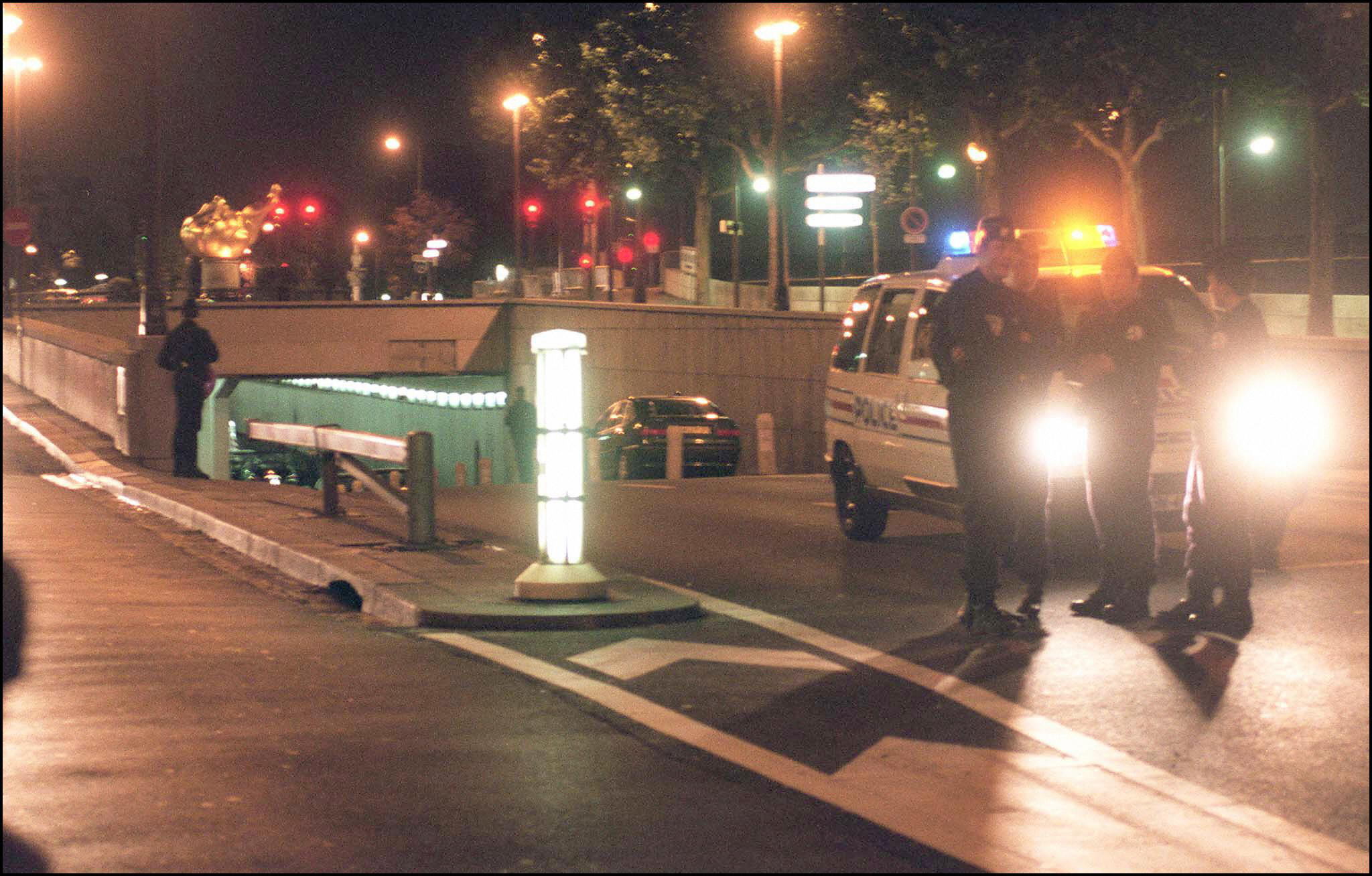Police guard an entrance of the Alma tunnel on August 31, 1997, in Paris, France. | Source: Getty Images