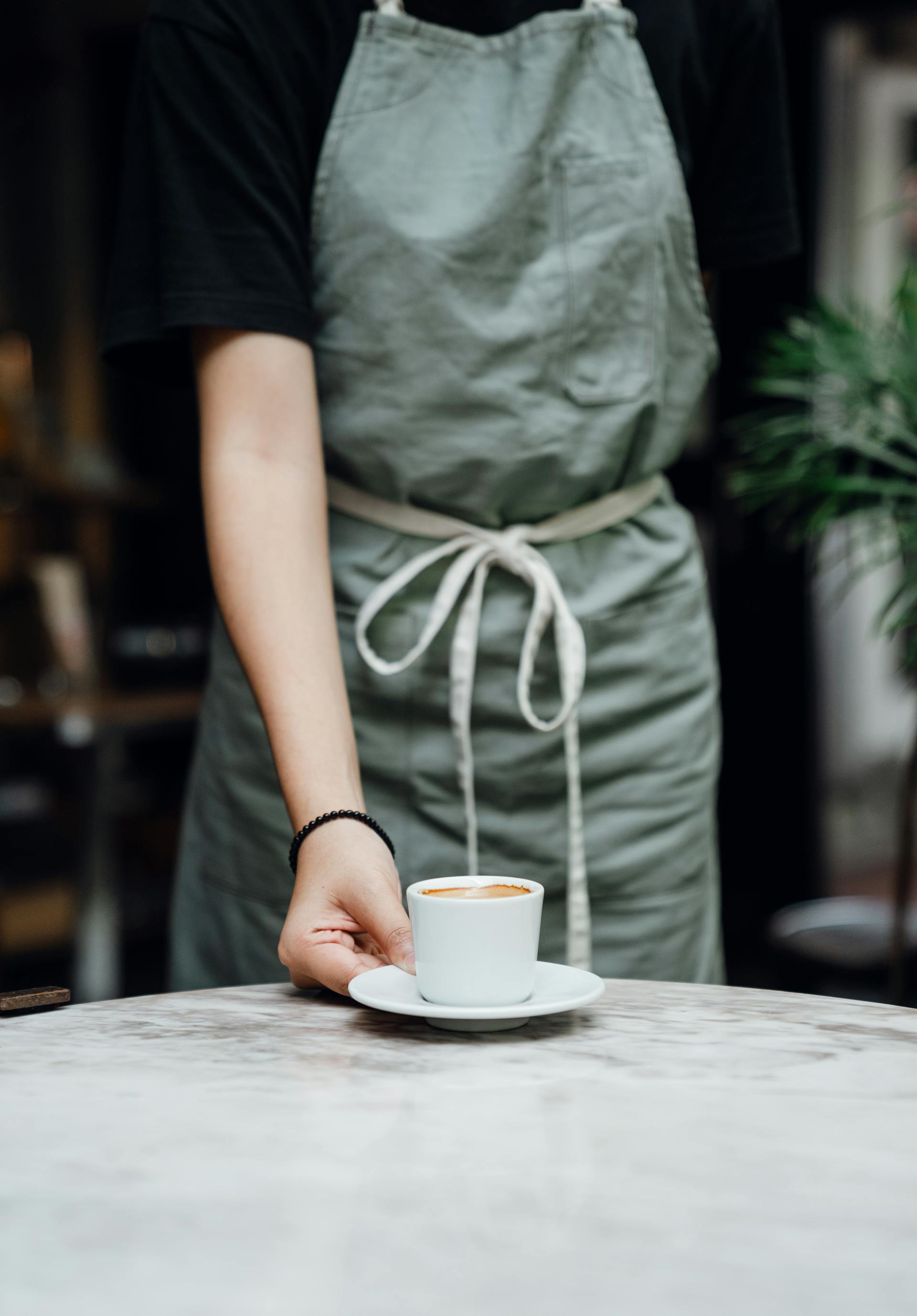 A waitress serving a cup of coffee | Source: Pexels