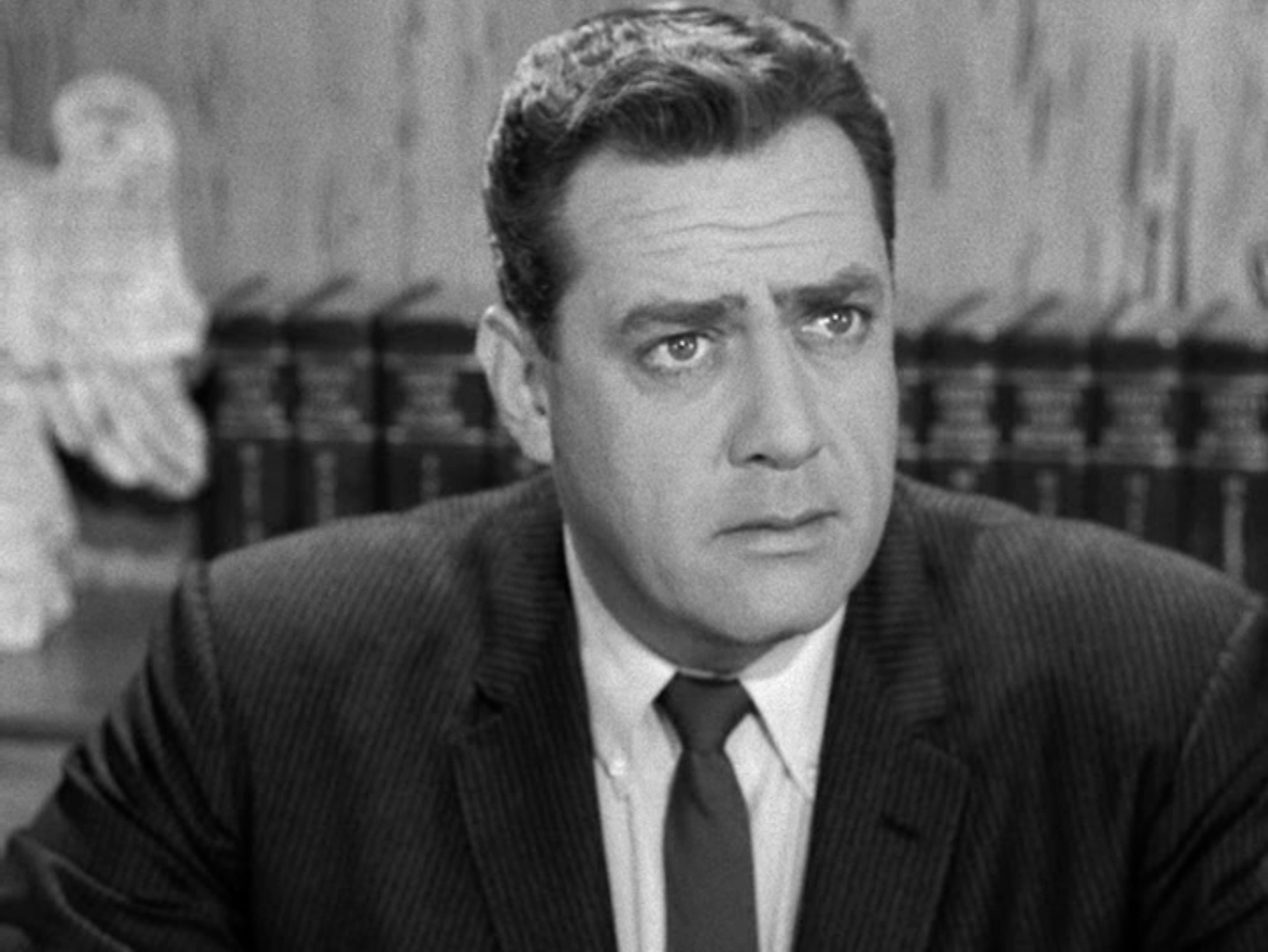 Raymond Burr starring as Perry Mason in the TV show "Perry Mason" on January 7, 1961 ┃Source: Getty Images