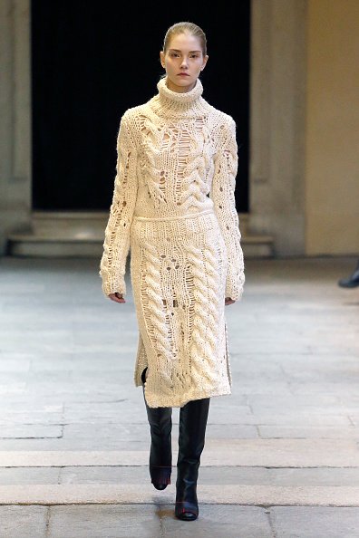 Un mannequin au défilé de Cristiano Burani lors de la Semaine de la mode. |Photo : Getty Images