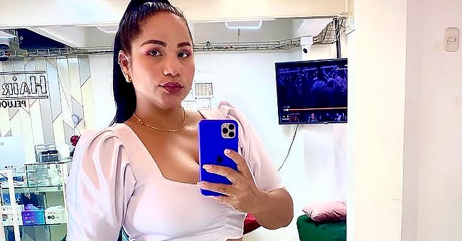 Isabel Castro takes a mirror selfie. | Source: Instagram/Isacastrom
