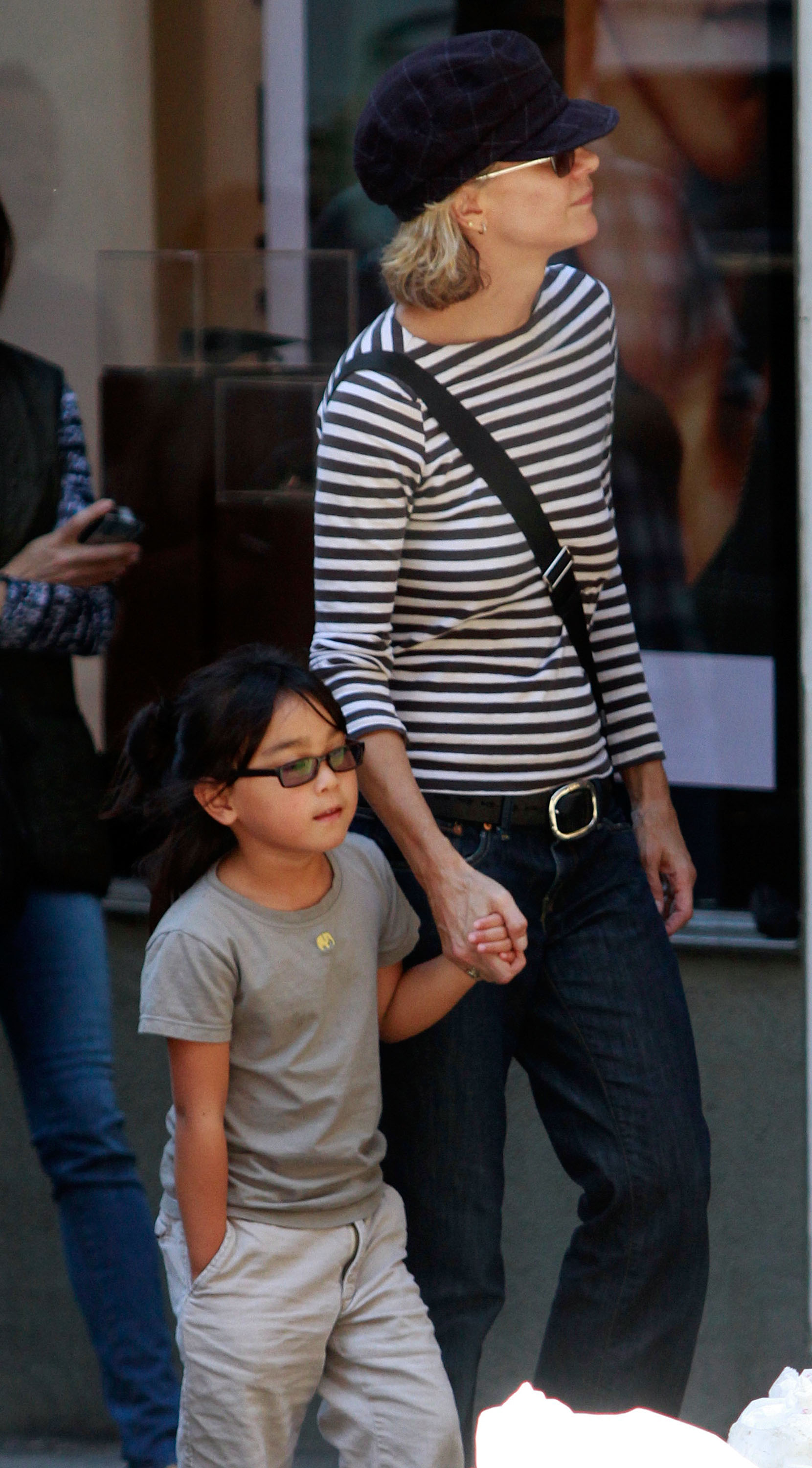 Meg and Daisy Ryan on the streets of SOHO in New York on September 11, 2010 | Source: Getty Images