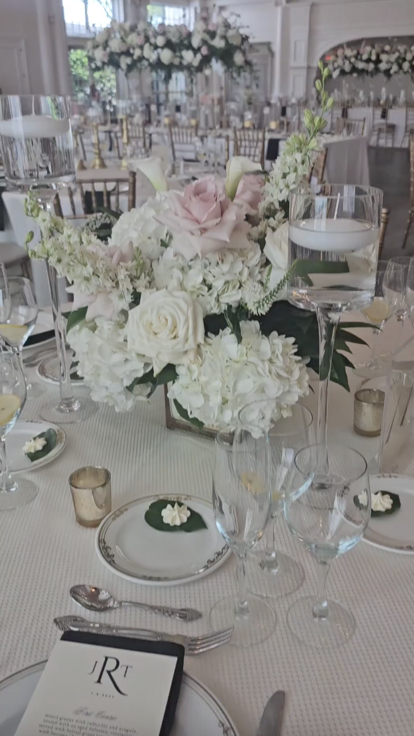 A view of one of the place settings at Victoria Schultz and Jon Runyan Jr.'s wedding, posted on July 9, 2024 | Source: Instagram/Xtraordinaryevents