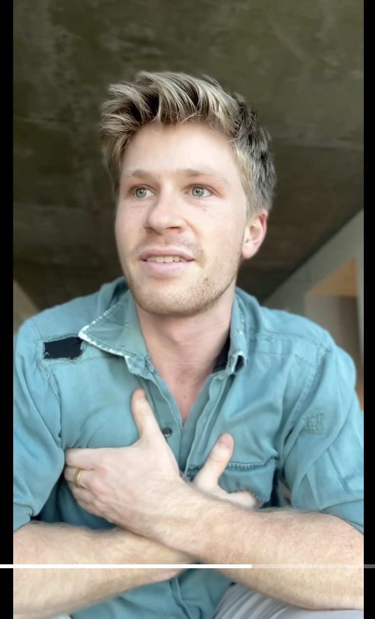 Robert Irwin shares the story behind his green shirt in a video dated November 16, 2025 | Source: TikTok/robertirwin