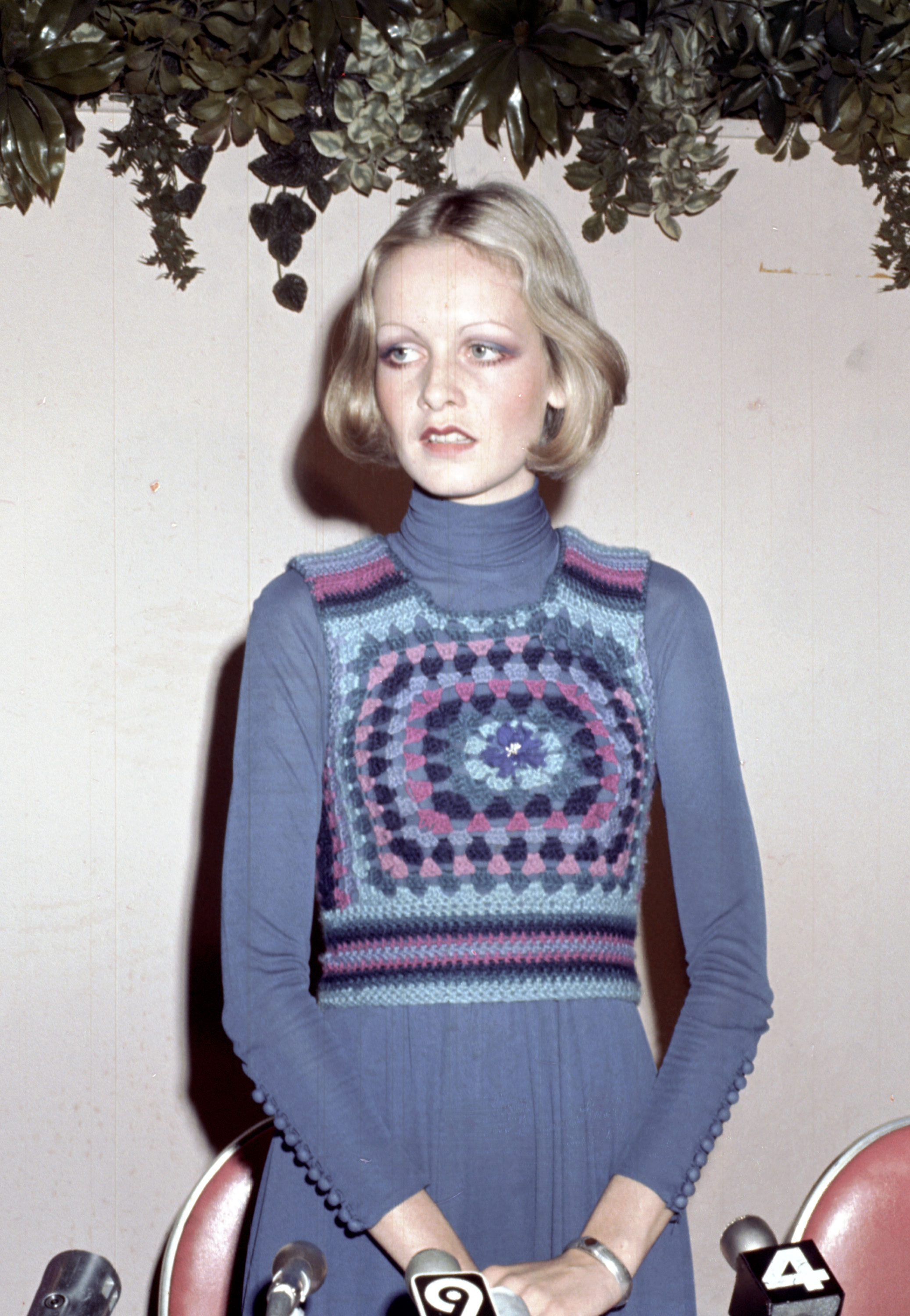 Twiggy on a press conference for "The Boy Friend" in 1971 | Source: Getty Images