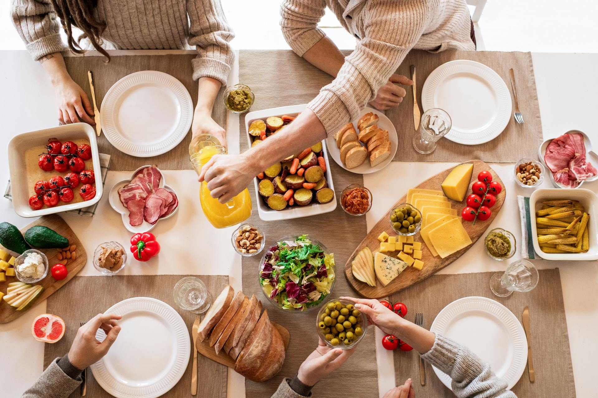 A family dinner | Source: Pexels