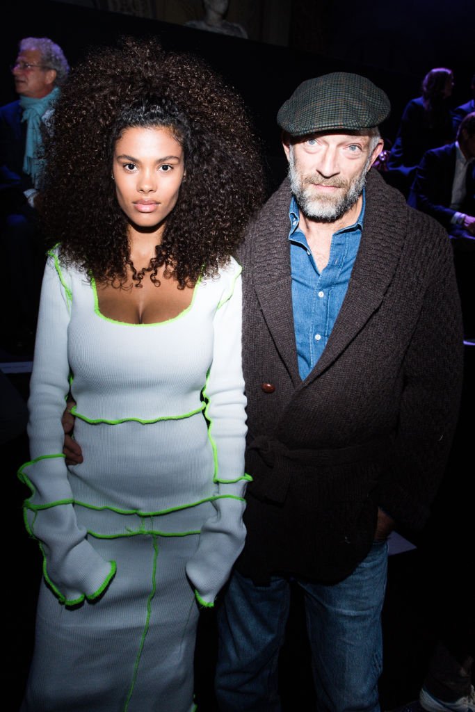 Tina Kunakey et Vincent Cassel au défilé ETAM en 2018. l Source : Getty Images Tina Kunakey et Vincent Cassel au défilé ETAM en 2018. l Source : Getty Images