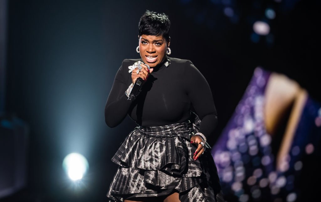 "American Idol" star Fantasia Barrino belts out a song during the 2018 Black Girls Rock! concert in New Jersey. | Photo: Getty Images