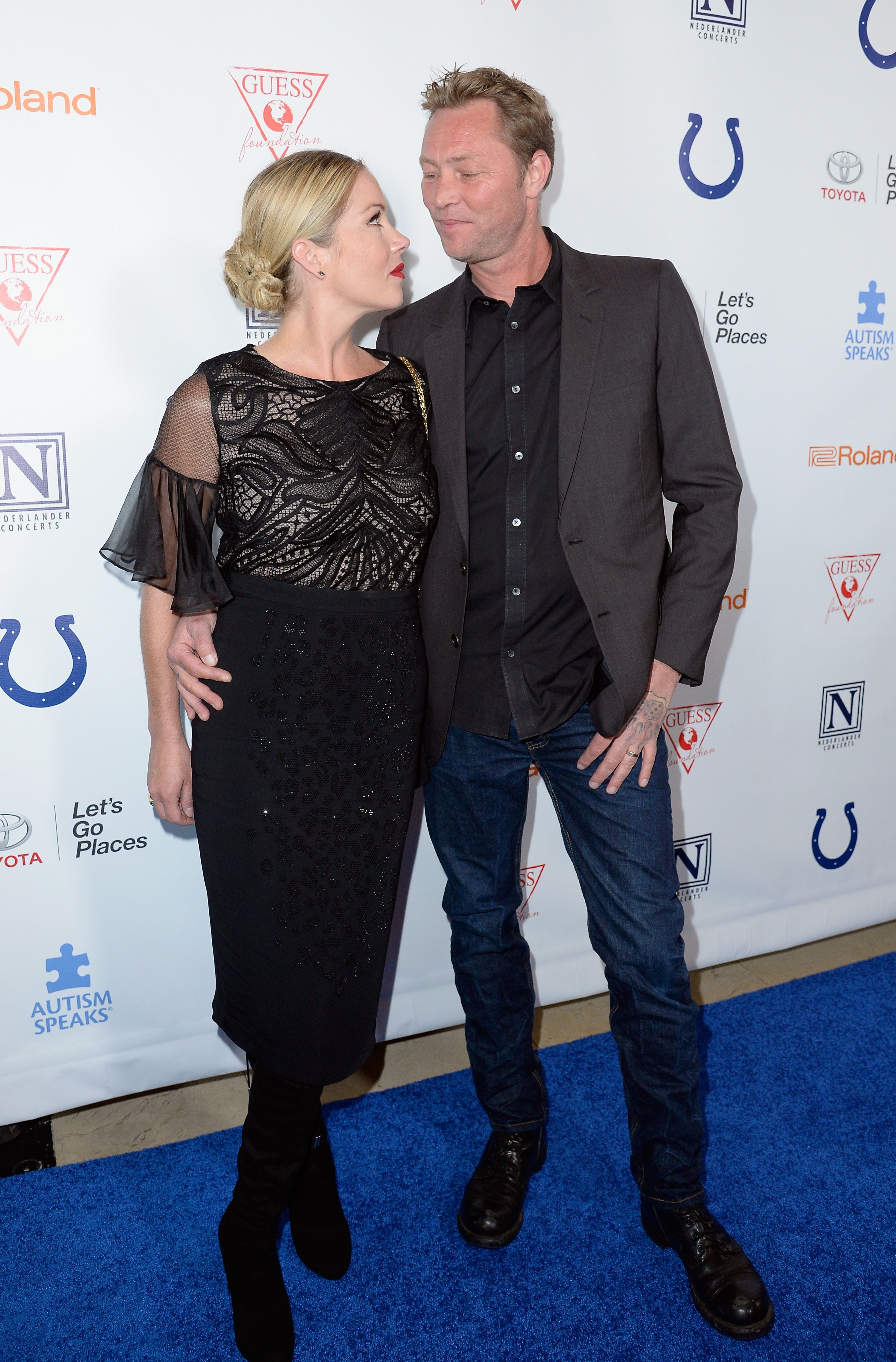 Christina Applegate and Martyn LeNoble at the 4th Annual Light Up The Blues at the Pantages Theatre on May 21, 2016, in Hollywood, California. | Source: Getty Images
