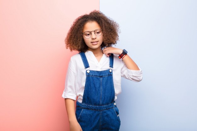 Niña con expresión de nerviosismo. │Foto: Freepik