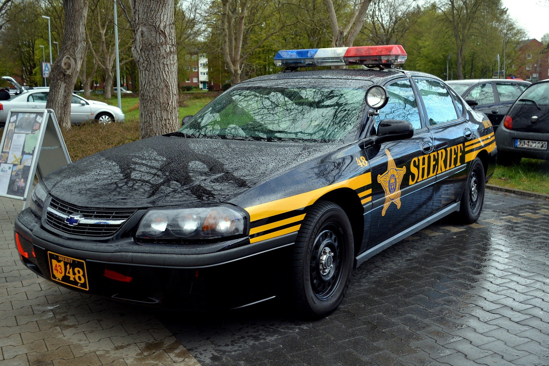 A parked Sheriff's police vehicle | Photo: Pixabay