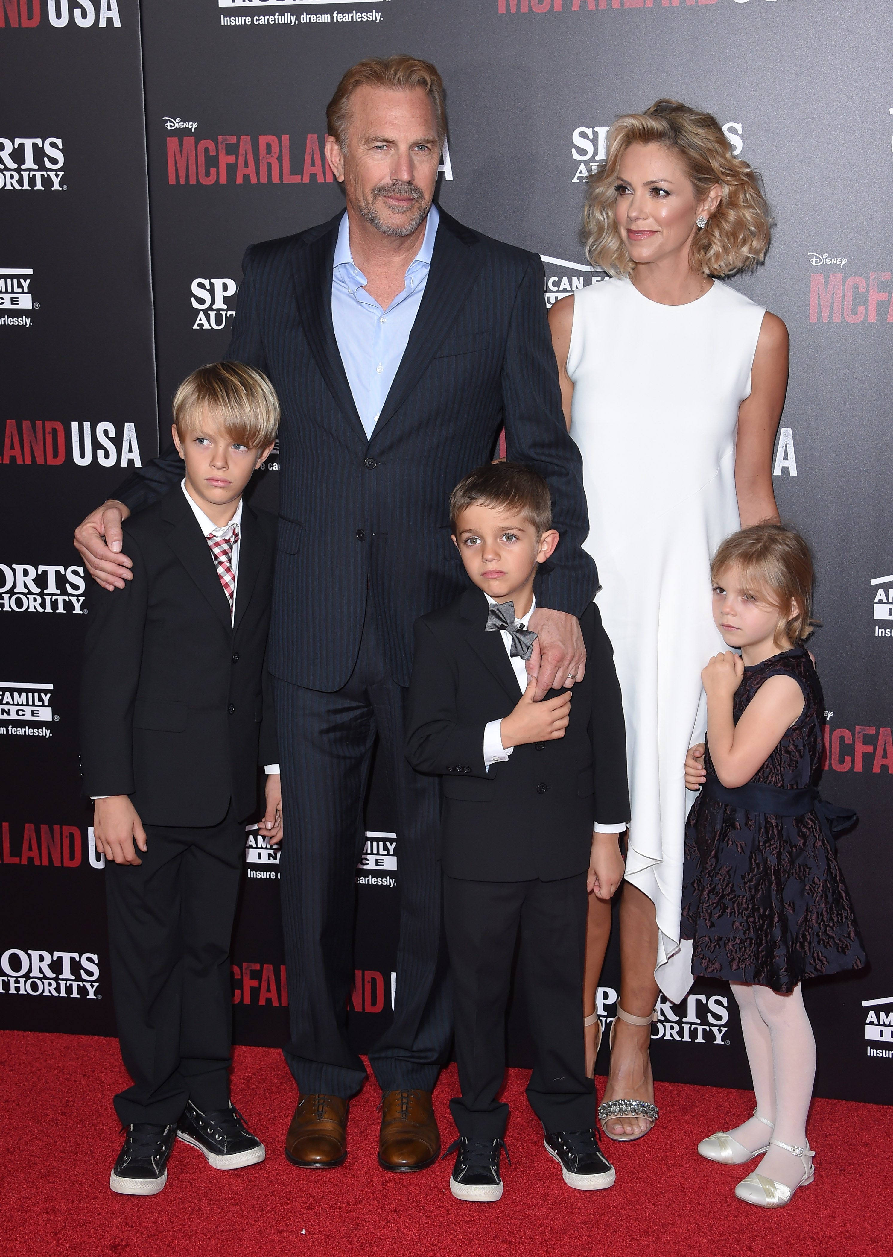 Kevin Costner and Christine Baumgartner with their kids, Cayden, Hayes and Grace Costner at the premiere of "McFarland, USA" in Hollywood, California on February 9, 2015 | Source: Getty Images