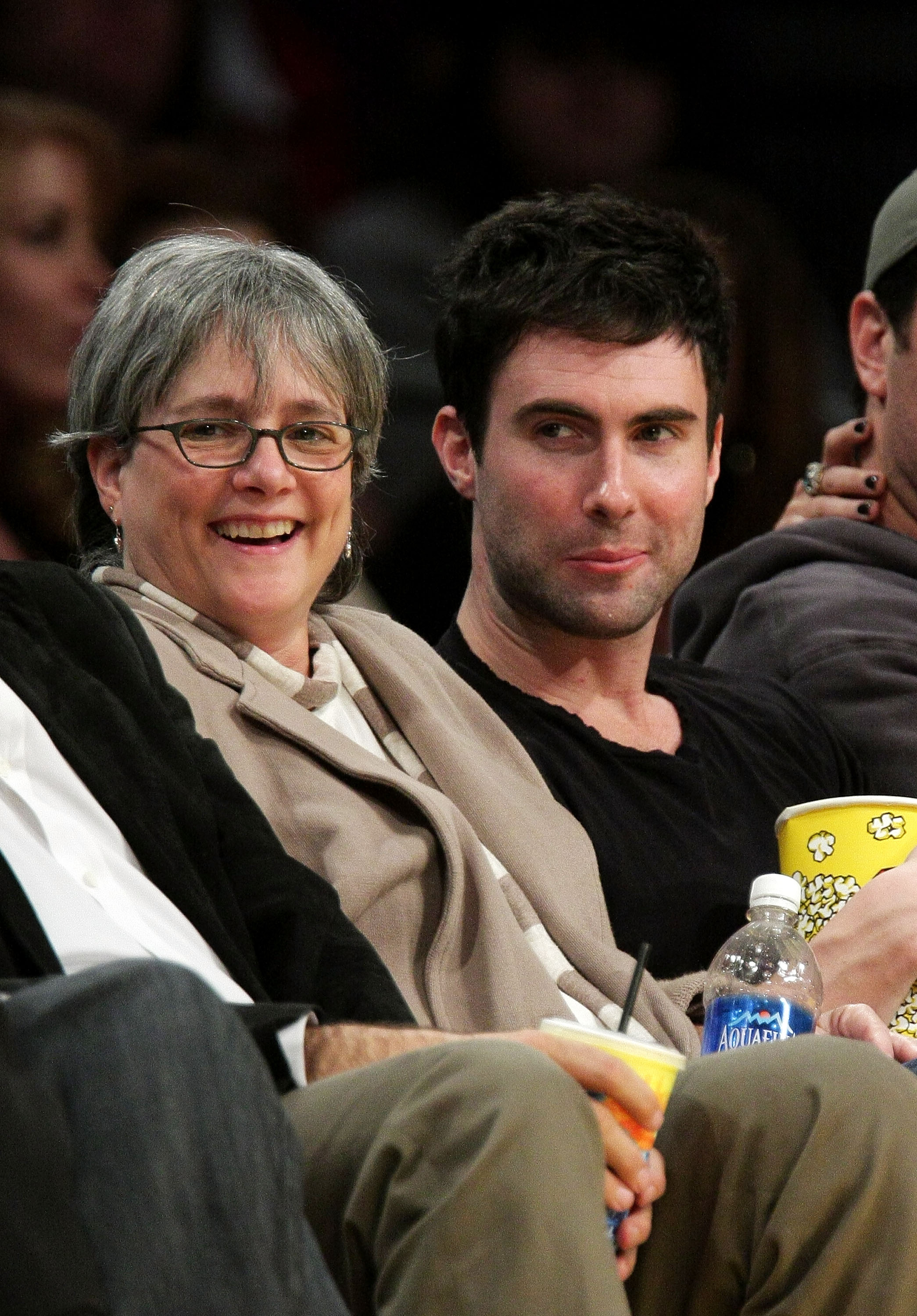  Adam Levine and his mother Patsy Noah are pictured at the Los Angeles Lakers vs Oklahoma City Thunder game on February 10, 2009, in Los Angeles | Source: Getty Images
