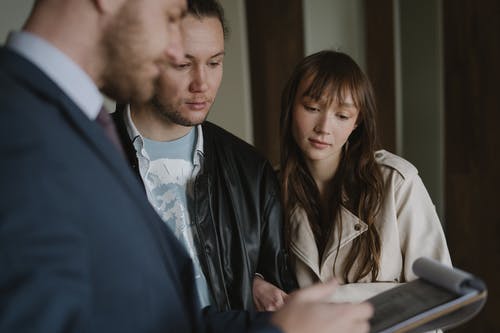 Gary brought an agent and a couple to see the house | Source: Pexels