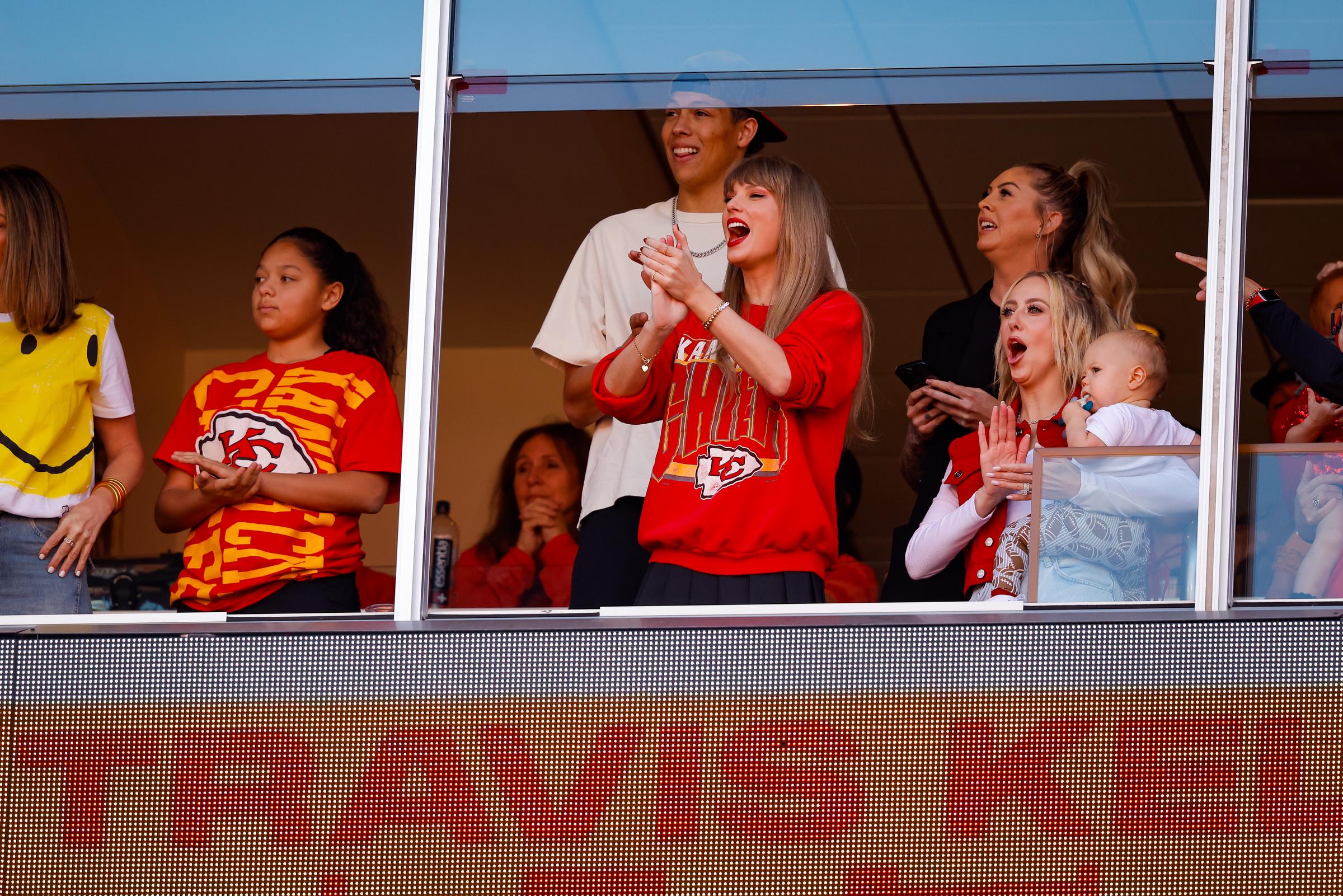 Taylor Swift cheering during a game between the Kansas City Chiefs and the Los Angeles Chargers in Kansas City, Missouri on October 22, 2023 | Source: Getty Images