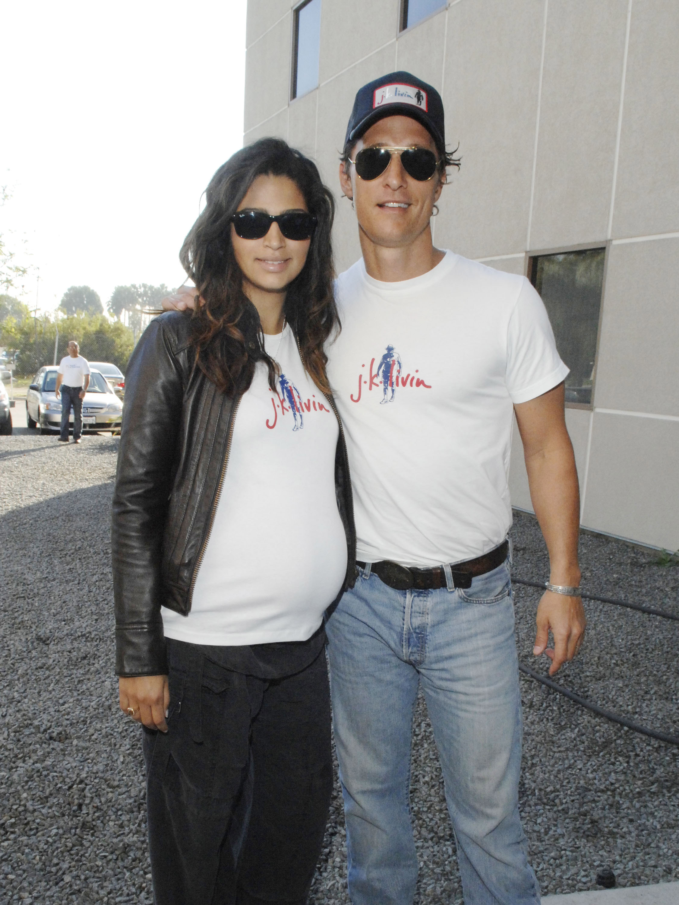 Camila Alves and Matthew McConaughey on October 24, 2009 in Van Nuys, California | Source: Getty Images