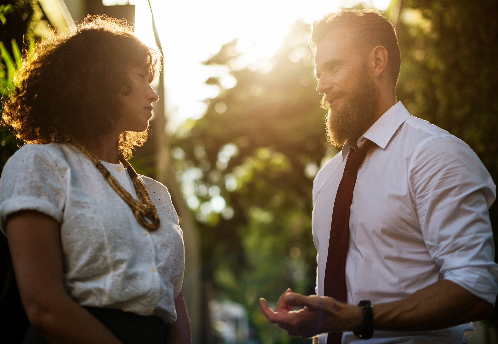 A man and woman talking | Source: Freepik