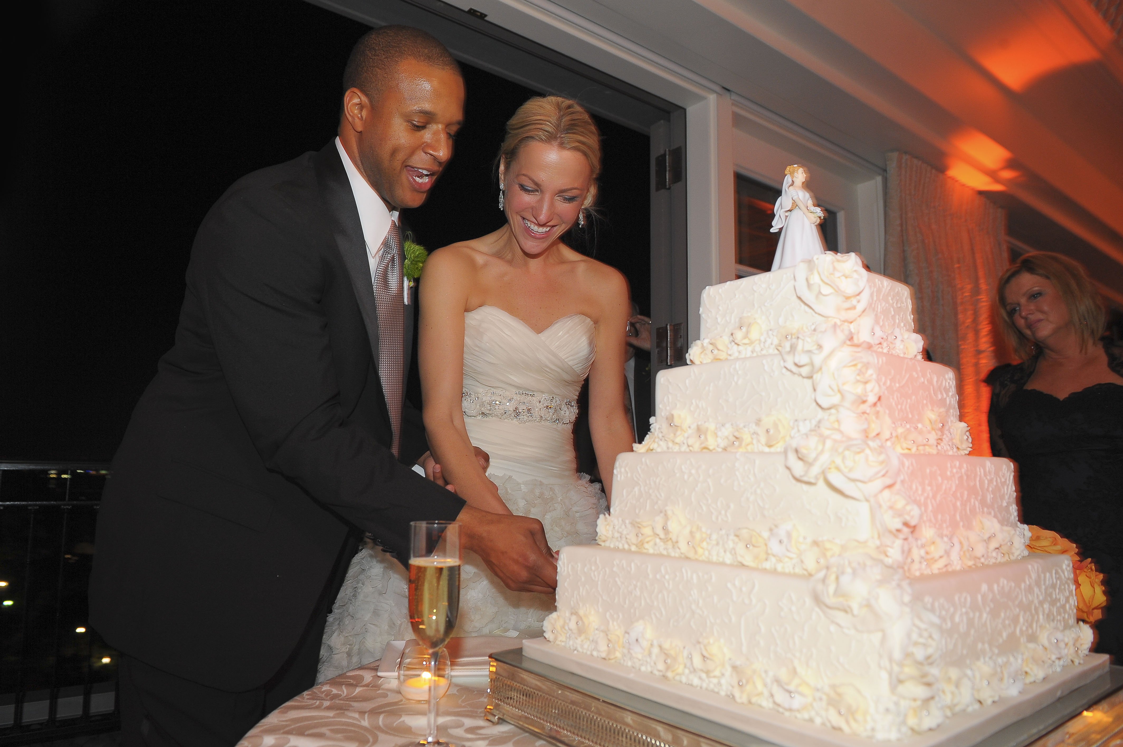 Craig Melvin and Lindsay Czarniak on their wedding day in Washington D.C 2011. | Source: Getty Images
